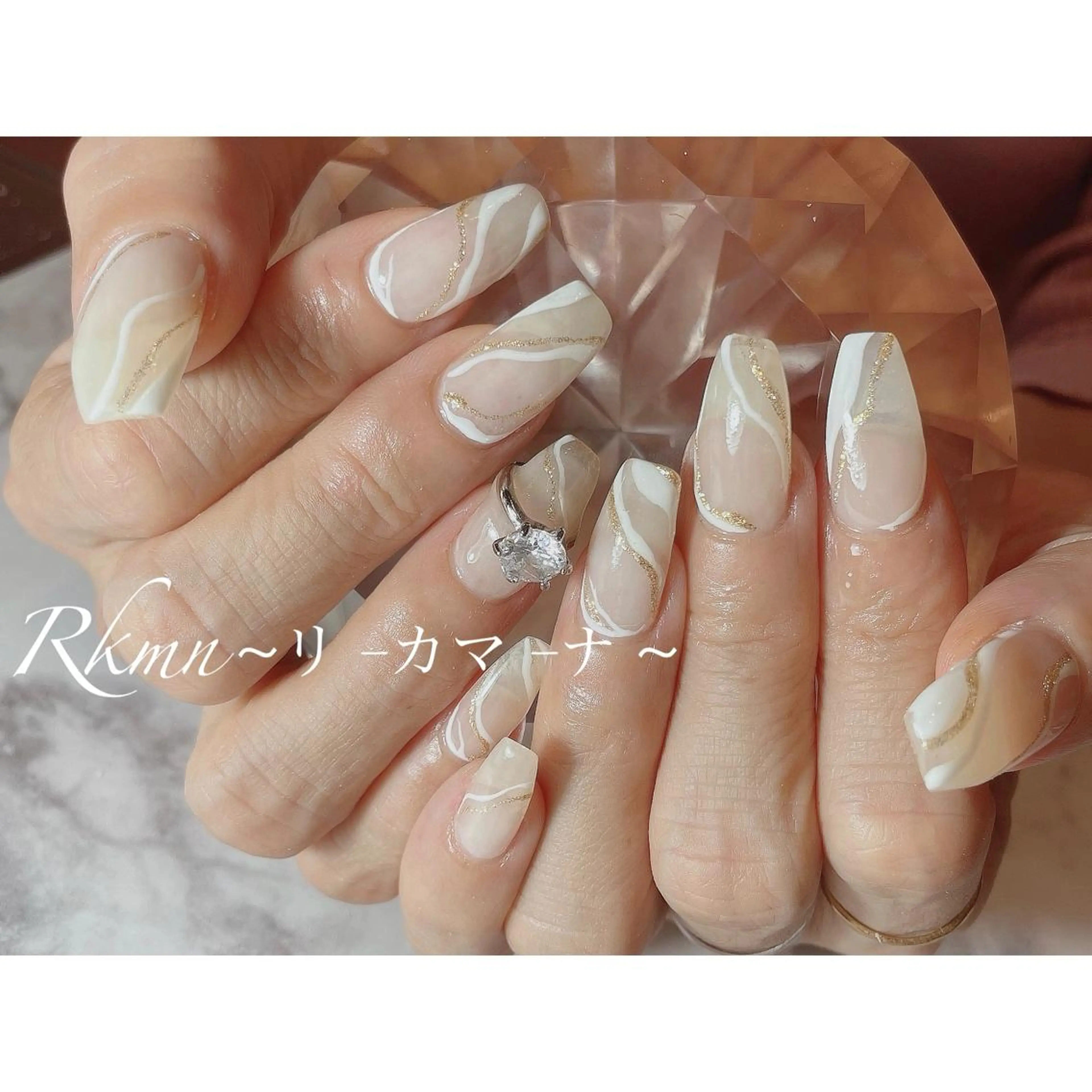 ネイル アートネイル ゴールド ニュアンスネイル 春ネイル ホワイト ハンドネイル フットネイル ハンドケア Rkmn ~リ-カマ-ナ~のネイルデザイン