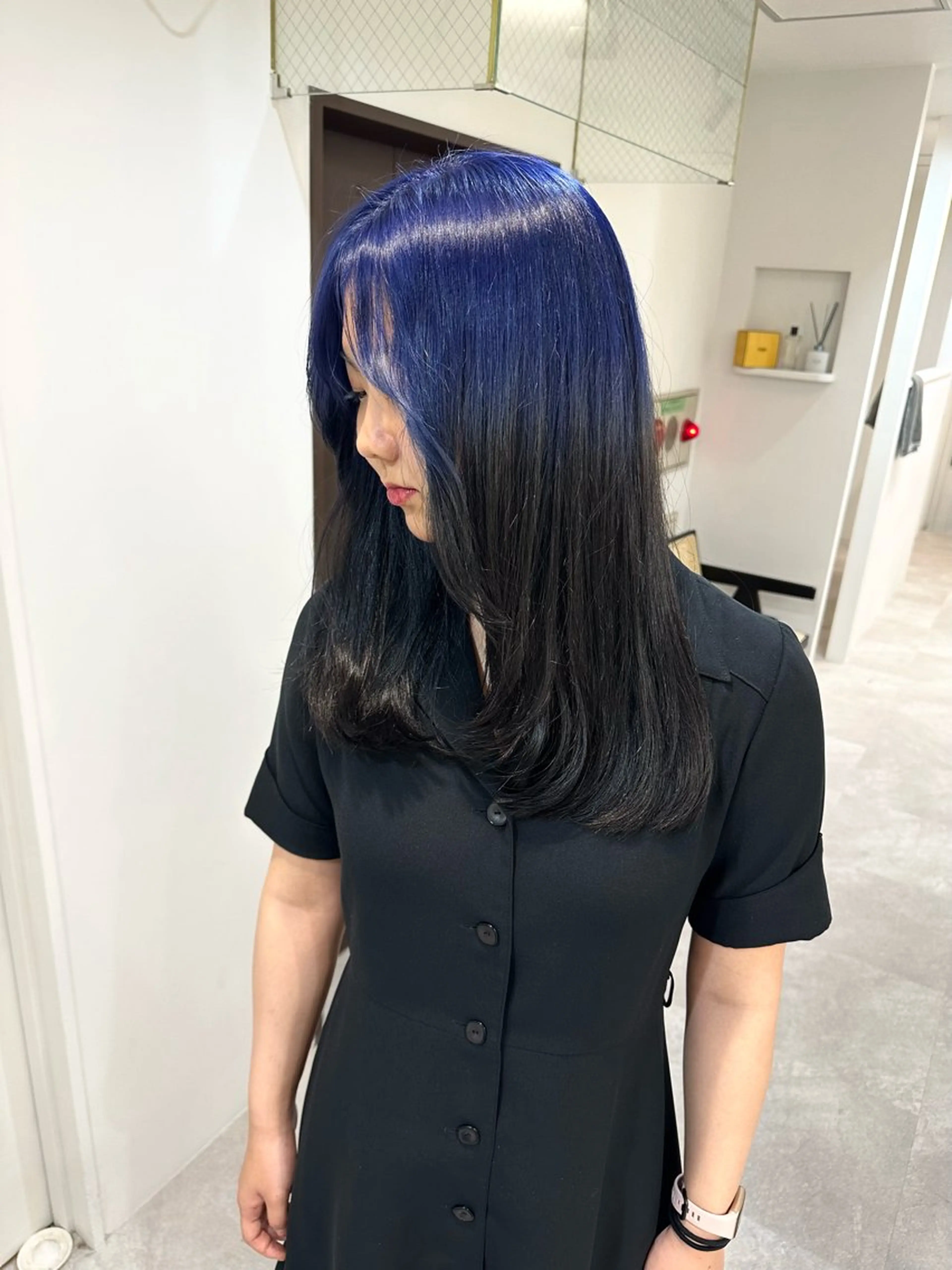 ロング カラー ヘアアレンジ 黒髪 ブリーチ ブルーカラー ケアブリーチ カット ヘアカラー SALOWIN京都河原町Suite店所属・外国人風レイヤー/ ハイトーンSHUのヘアスタイル