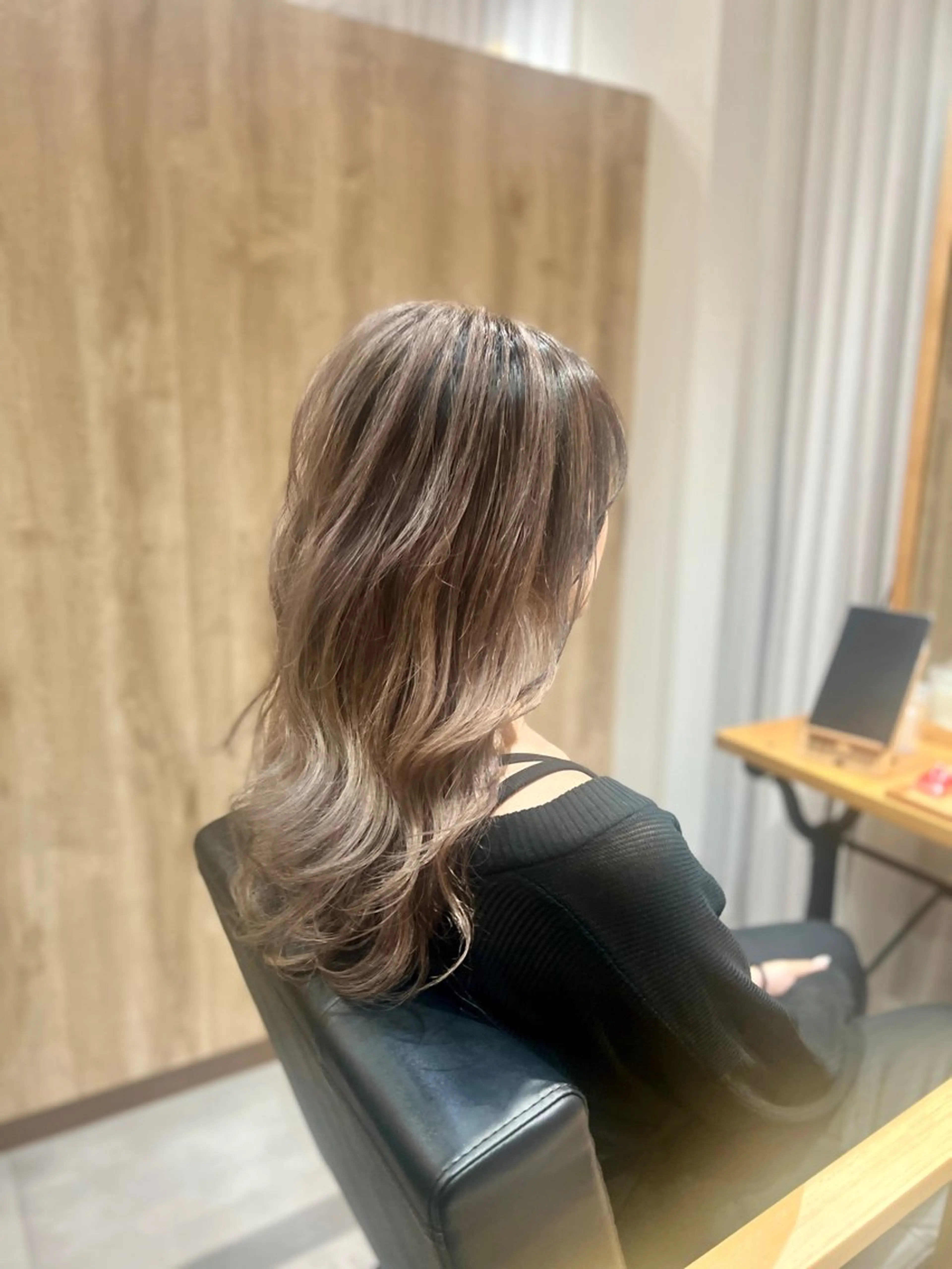 セミロング カラー バレイヤージュ ベージュカラー ブリーチ ケアブリーチ 透明感カラー 髪質改善✨艶カラー MASAYAのヘアスタイル