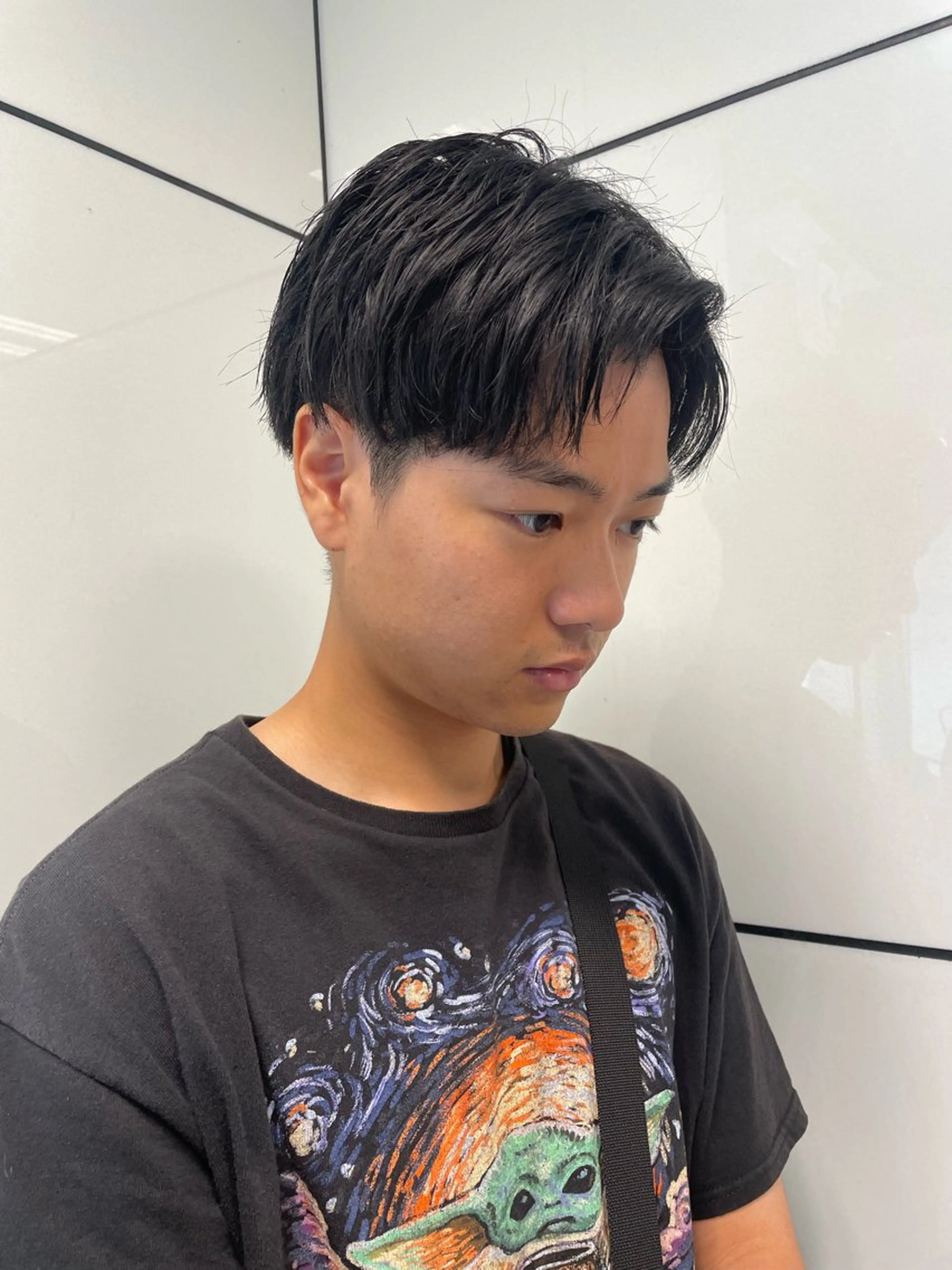 ミディアム メンズ ミディアムパーマ メンズハイトーン メンズパーマ 学生（メンズ向け） 学生 メンズ/ブリーチなし サクラ🌸のヘアスタイル