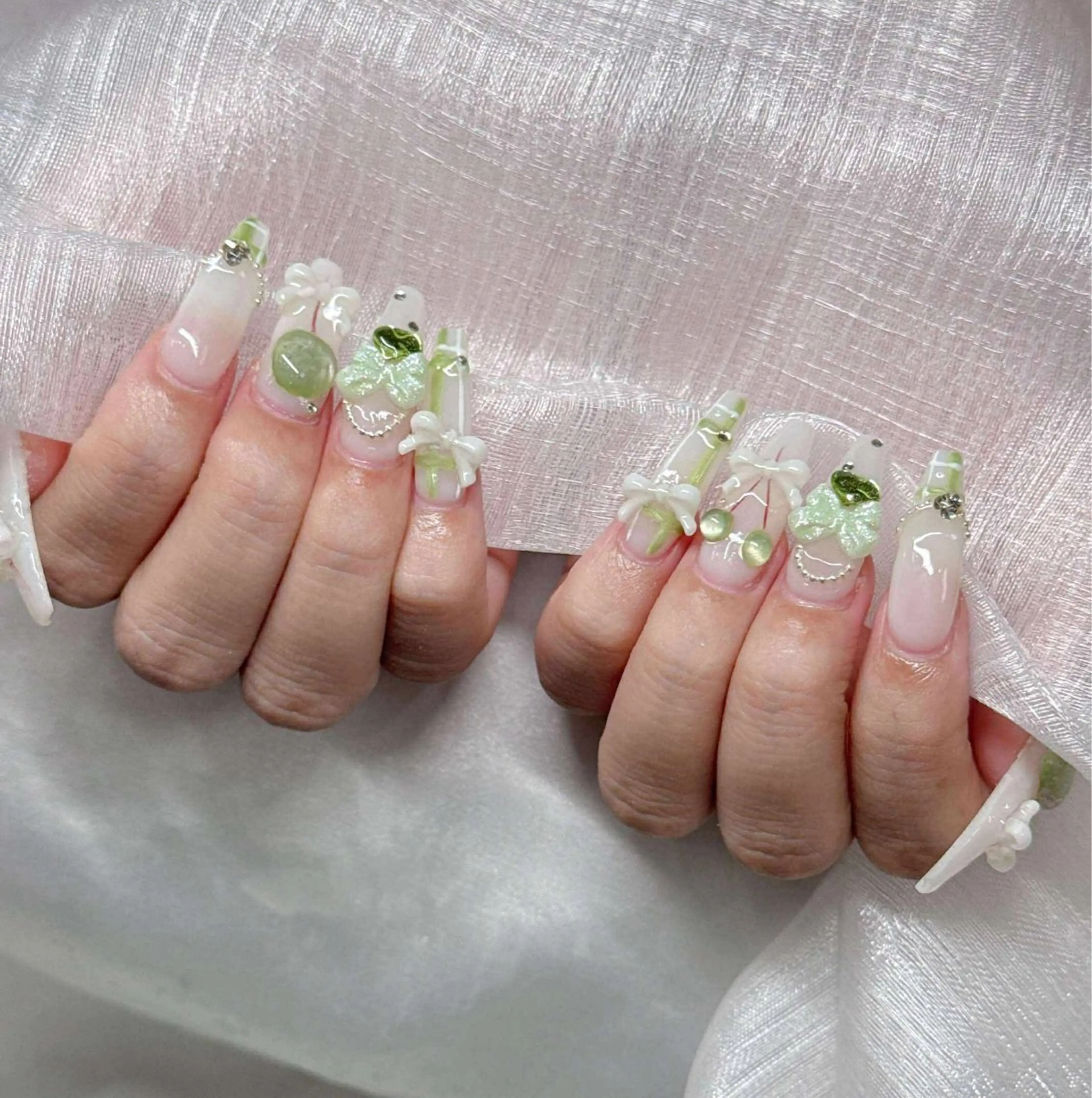 ネイル 長さ出し グラデーション 卒業式 キラキラネイル マグネットネイル ハンドネイル Lee Nailsのネイルデザイン