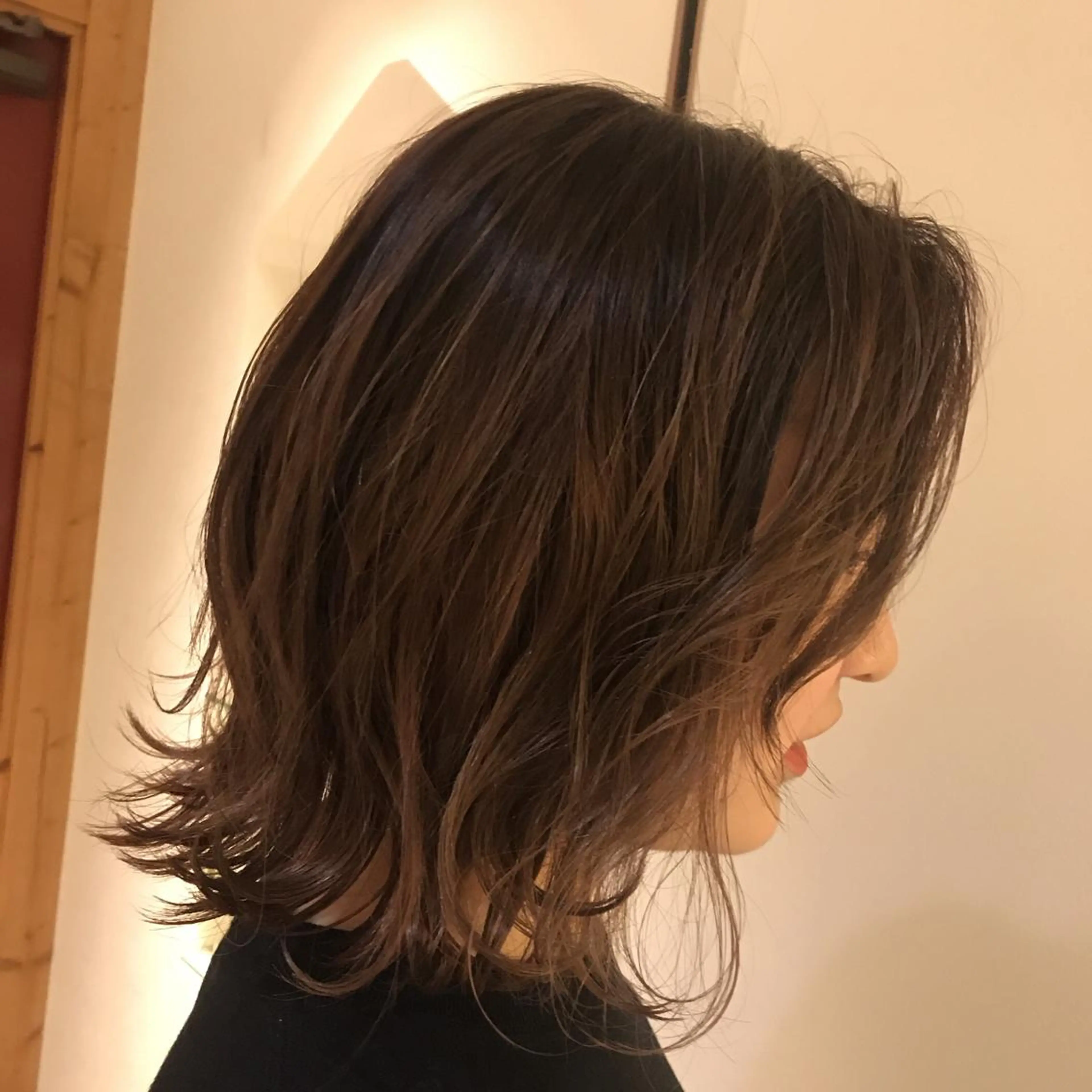 ミディアム 伊藤 康乃のヘアスタイル