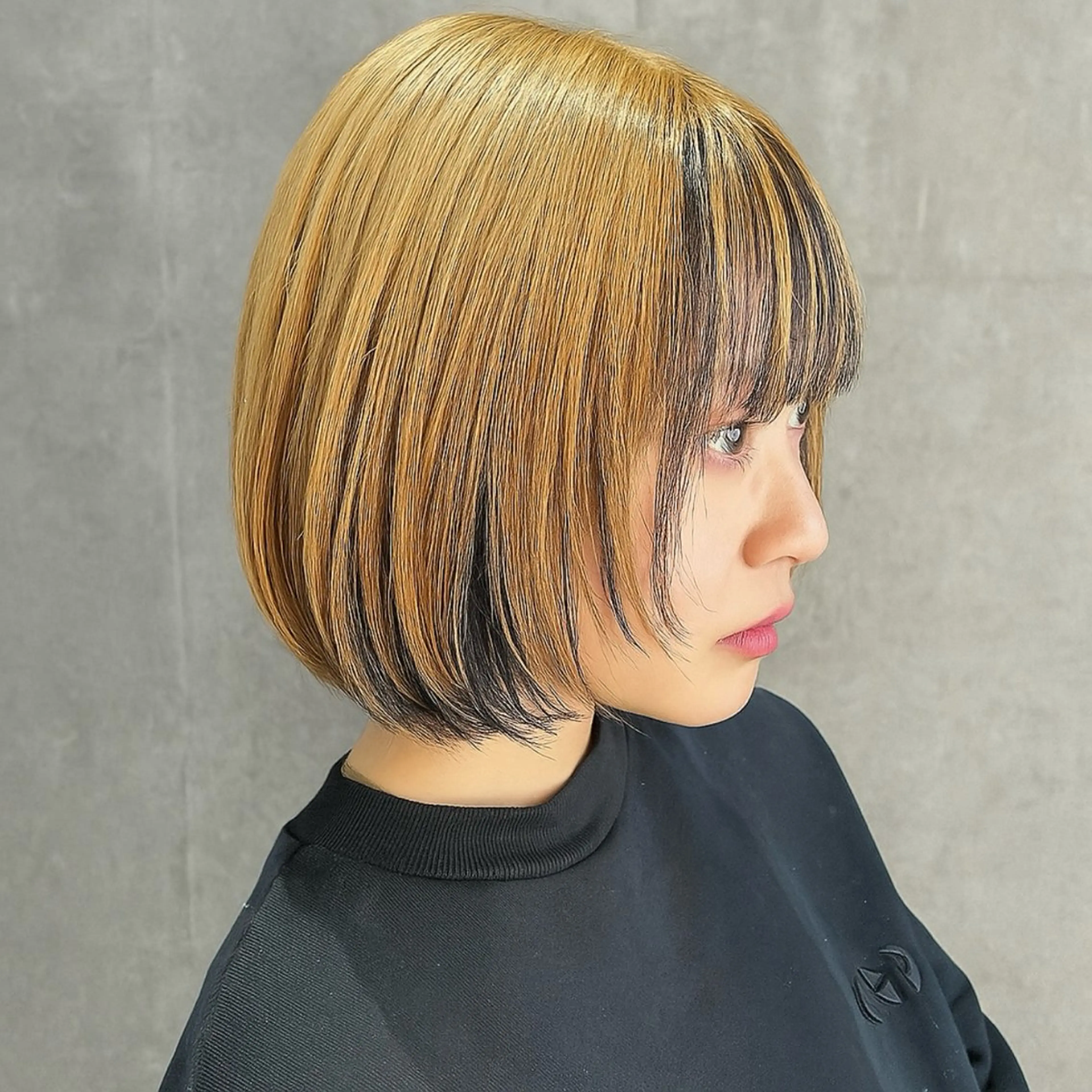 ショート カラー ベージュカラー ブリーチ ミルクティーベージュ ボブ 顔周りカット ヘアカラー nui所属・清水優/ボブ/ レイヤー/髪質改善のヘアスタイル