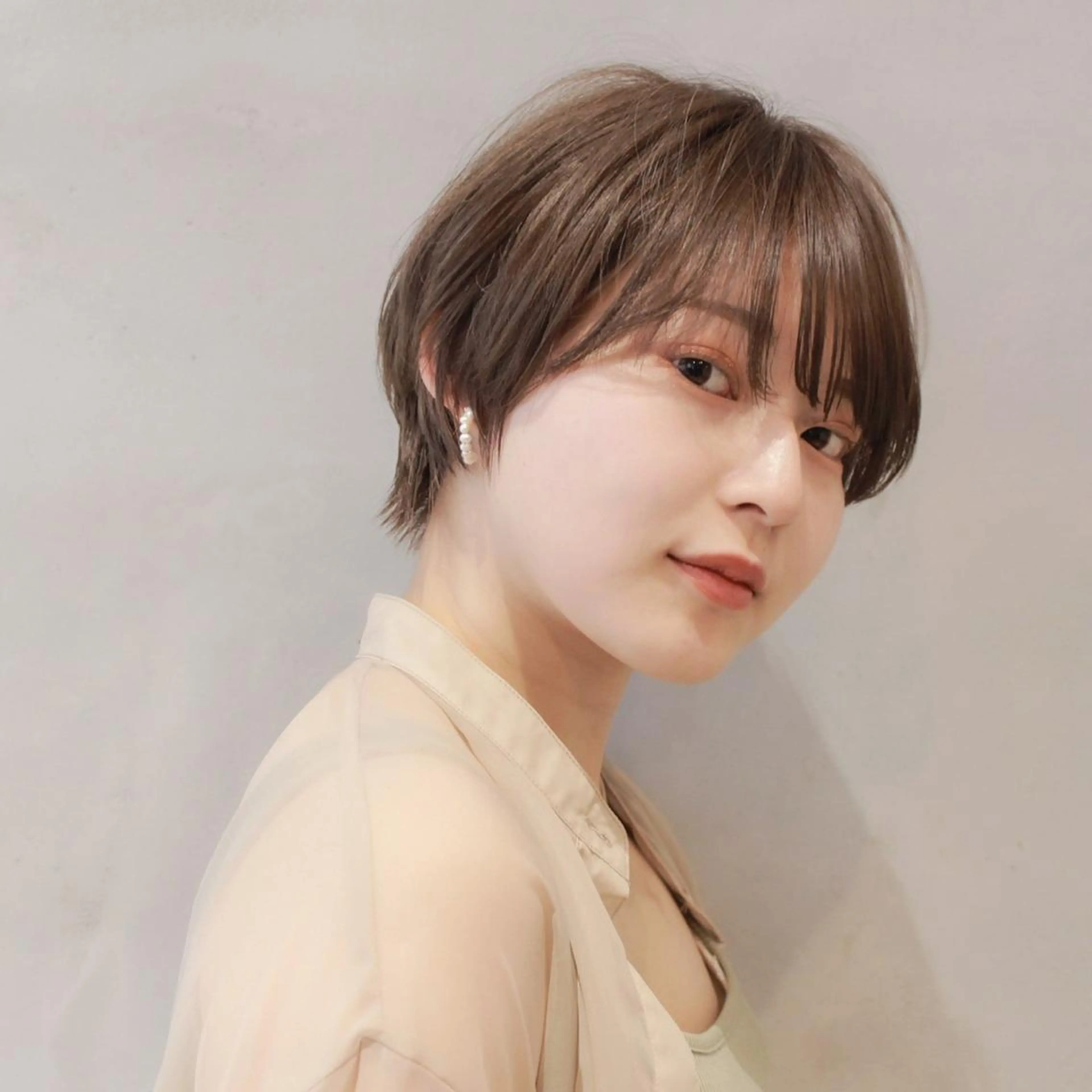 ショート カラー HACCH （ハッチ）所属・丁寧なブリーチ& ・レイヤーショートのヘアスタイル