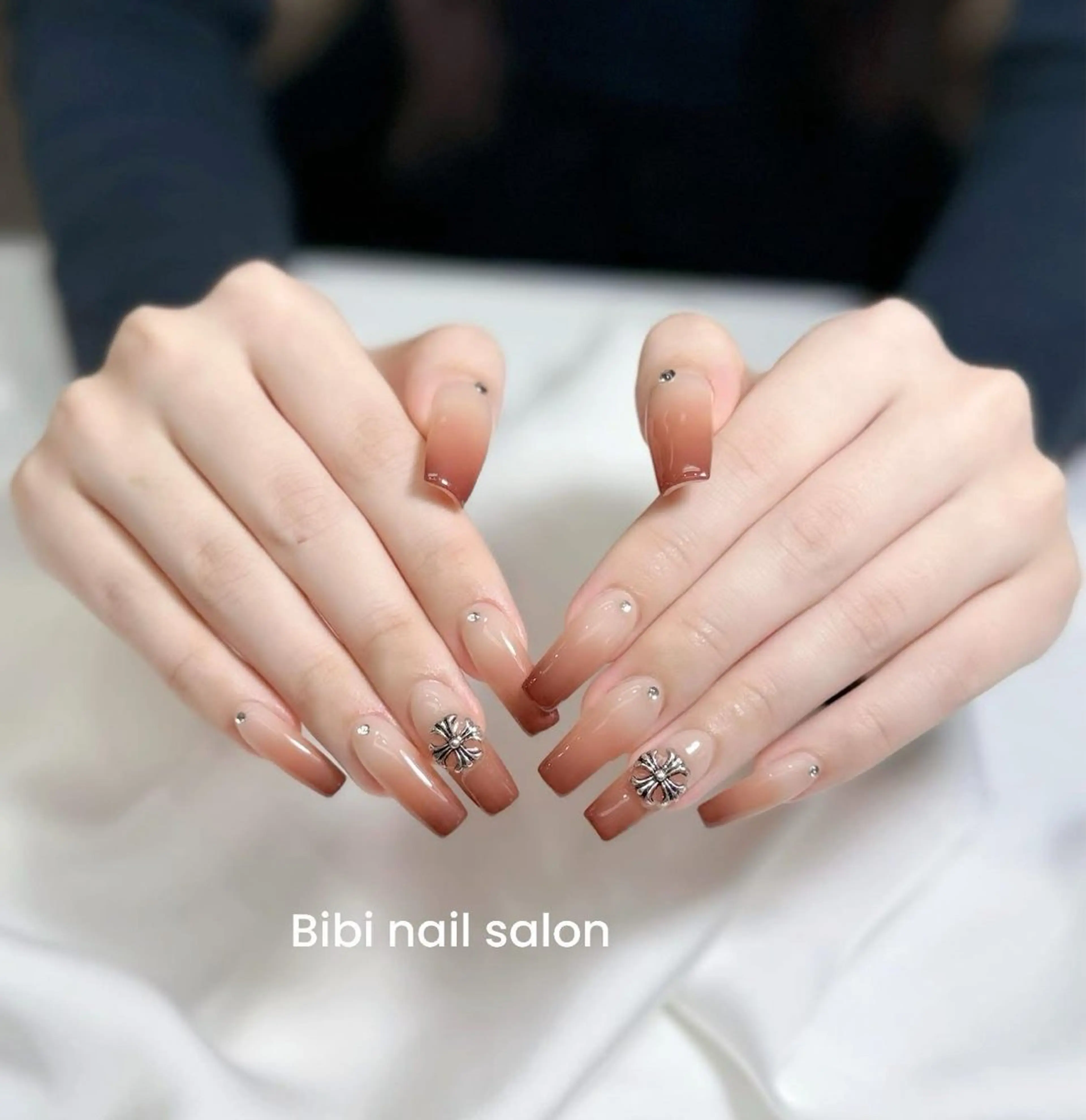 セミロング ハンドネイル Bibi beauty spa Osaka所属・Chann Channのネイルデザイン
