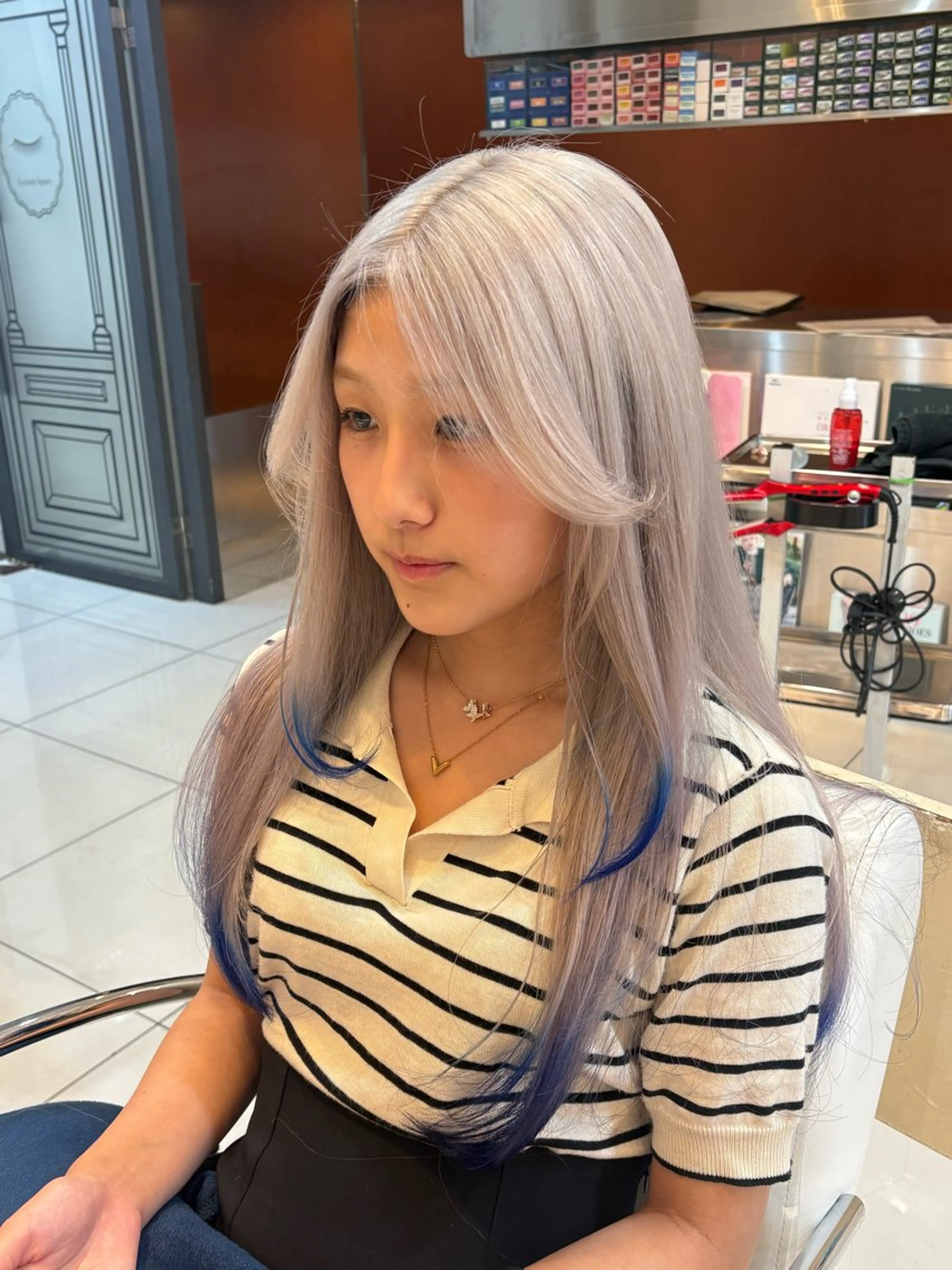 ロング ヘアカラー 坂田 愛彩萌のヘアスタイル