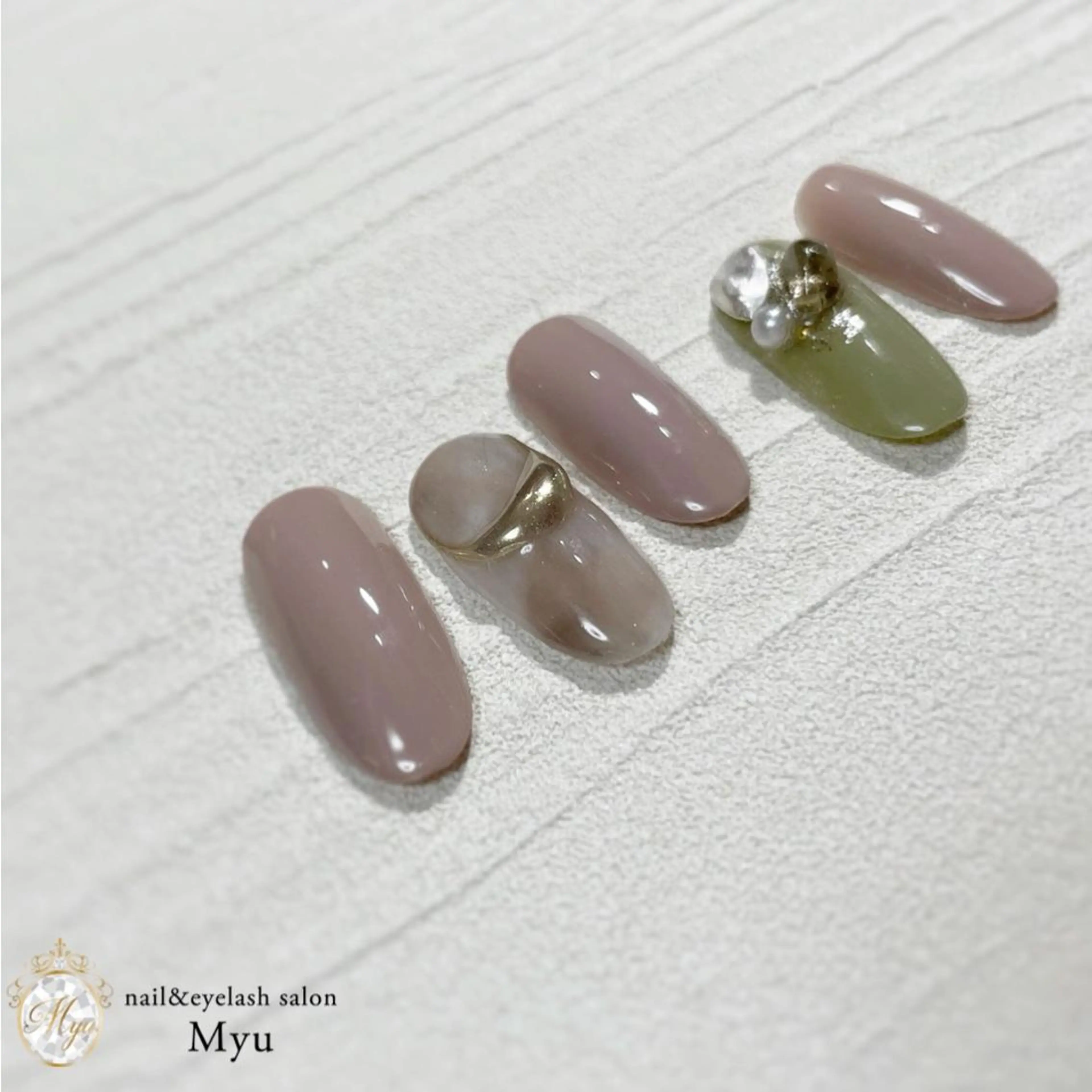 ネイル アートネイル myu天神店 かえでのネイルデザイン