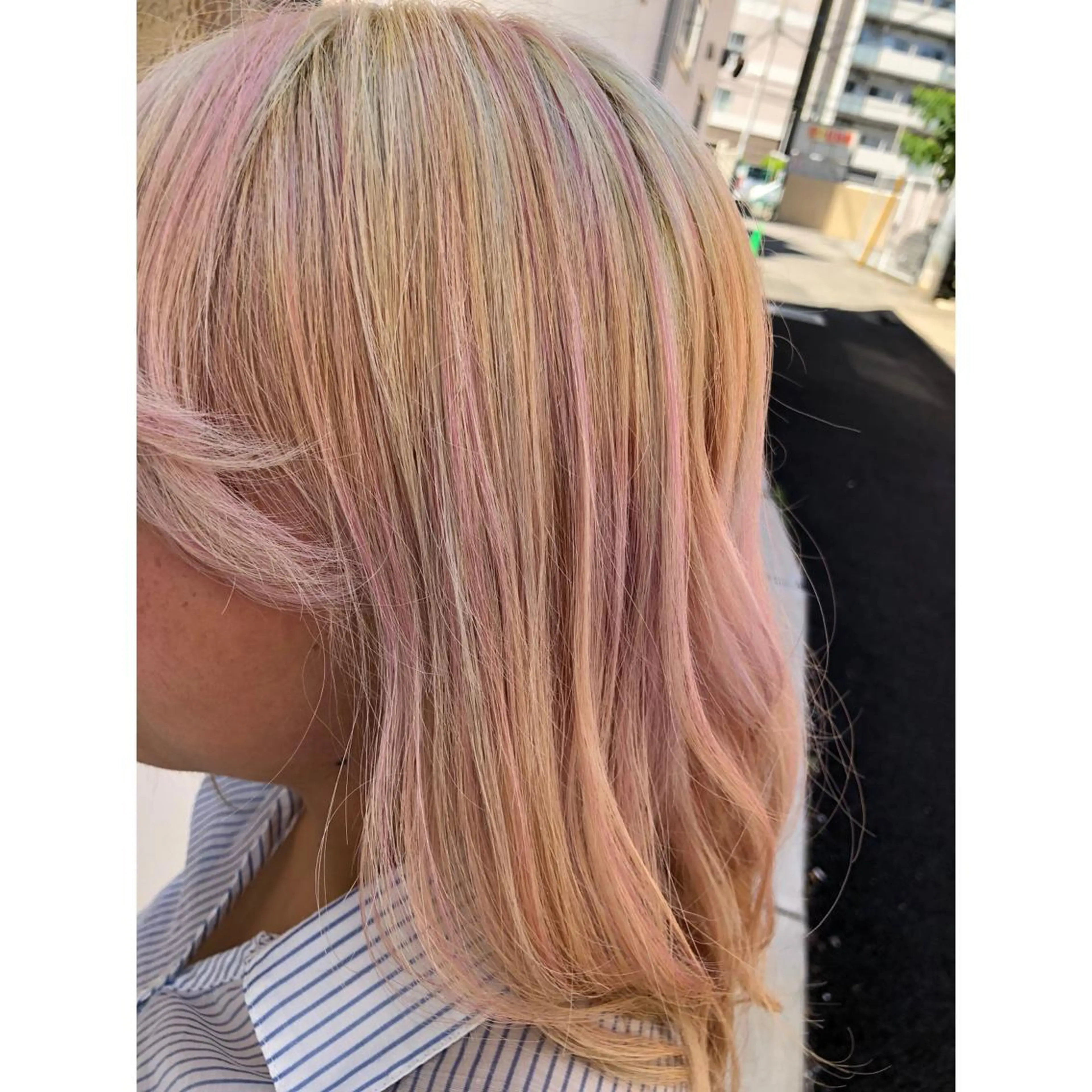 セミロング カラー ユニコーンカラー パーソナルカラー診断 できます　木曽　主博のヘアスタイル