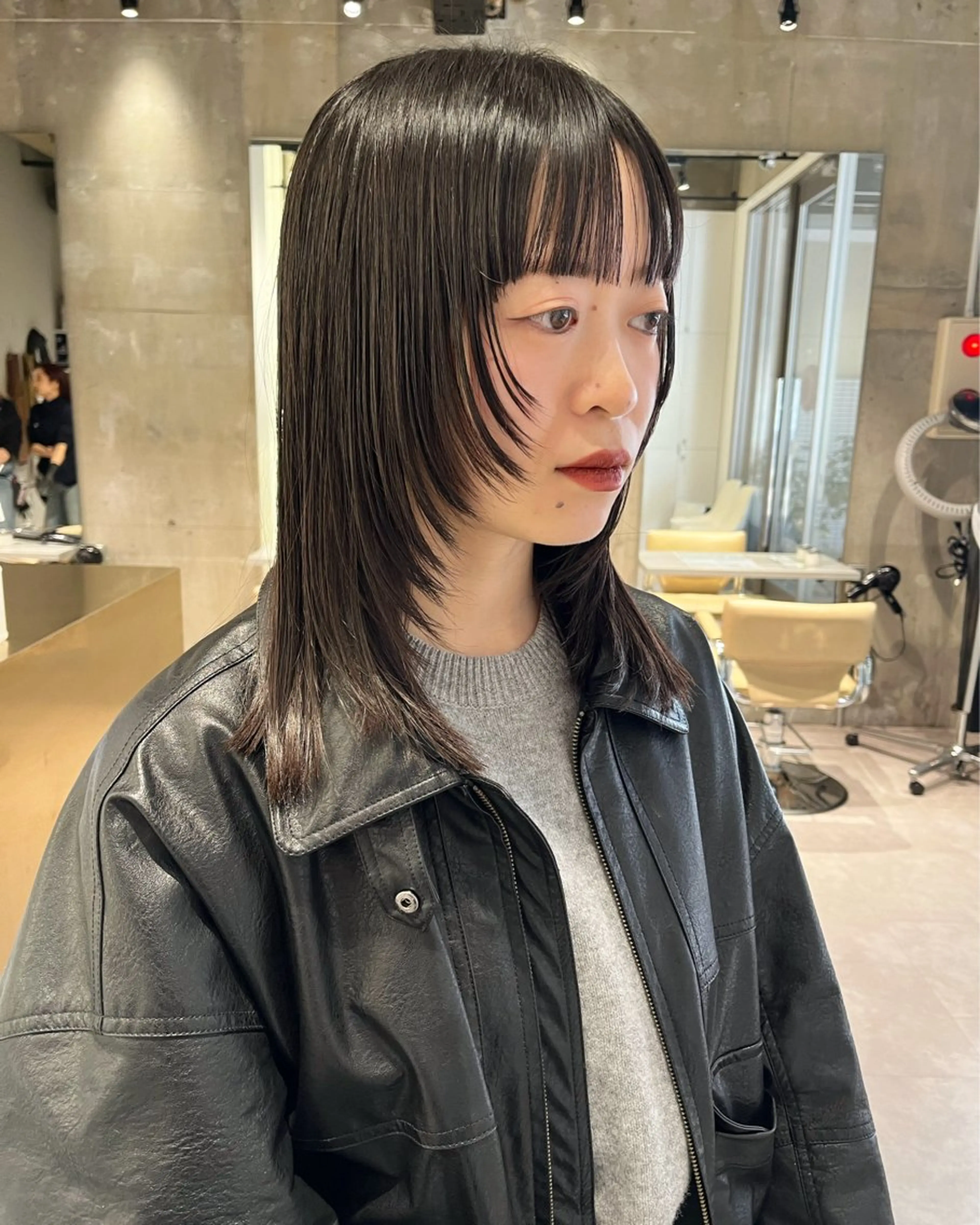 セミロング 顔まわりレイヤー 顔周りカット レイヤーカット iLi所属・iLi 《イリ》のヘアスタイル