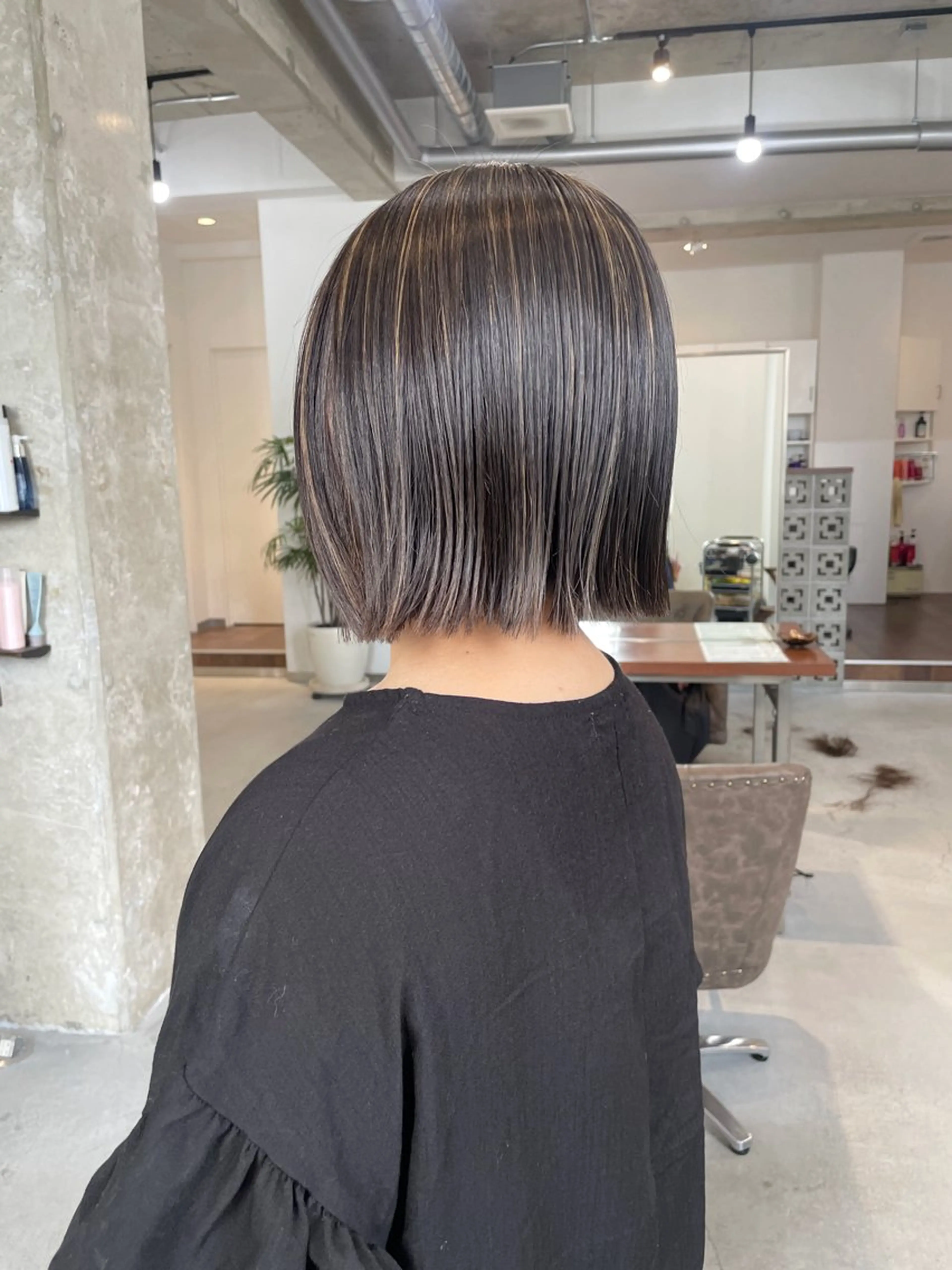 ミディアム ボブ ハイライト 外ハネヘア カット ヘアカラー 北山／ボブ /maru☺︎のヘアスタイル