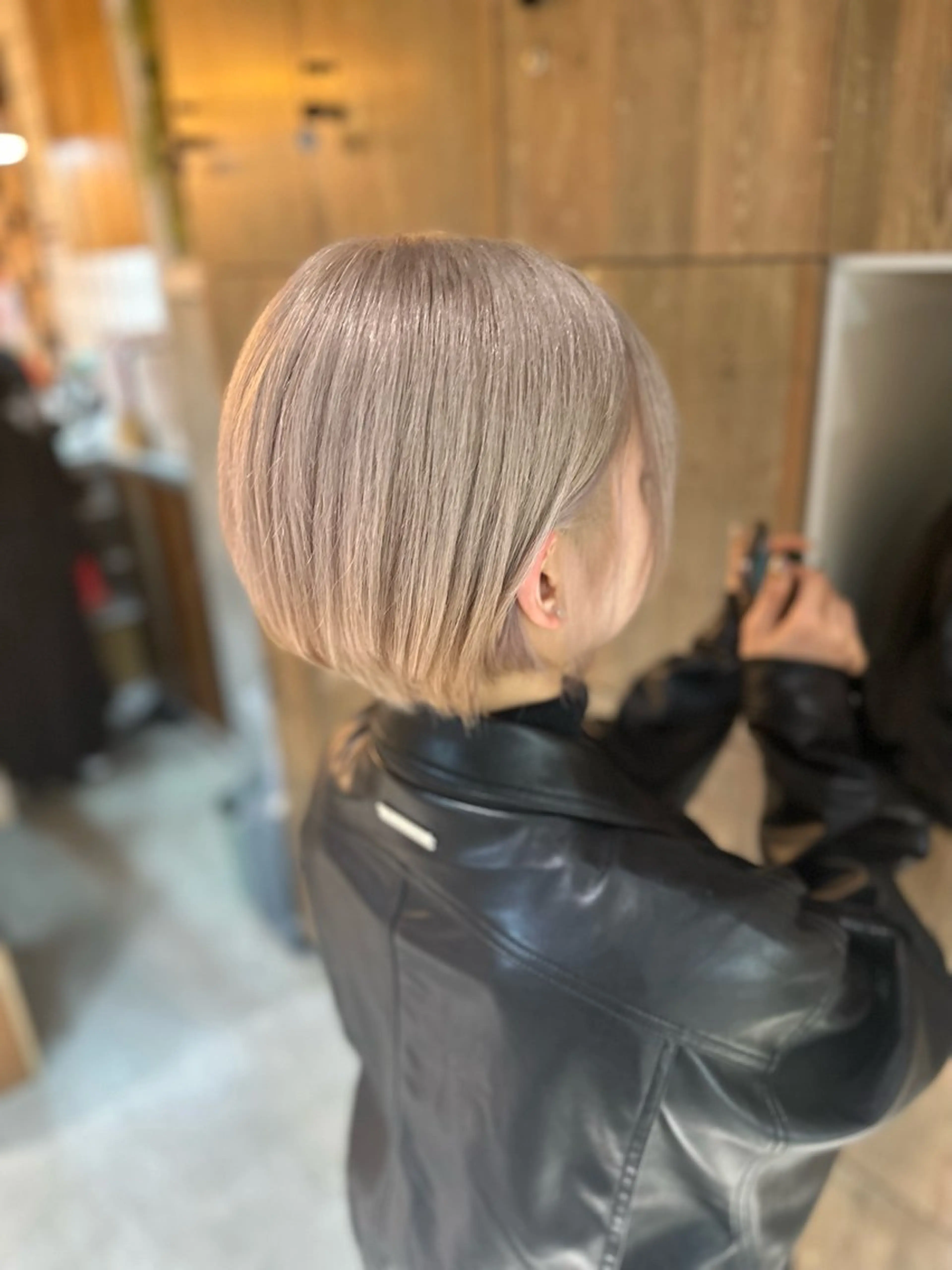 ショート カラー ブリーチ 透明感カラー 溜 一太のヘアスタイル