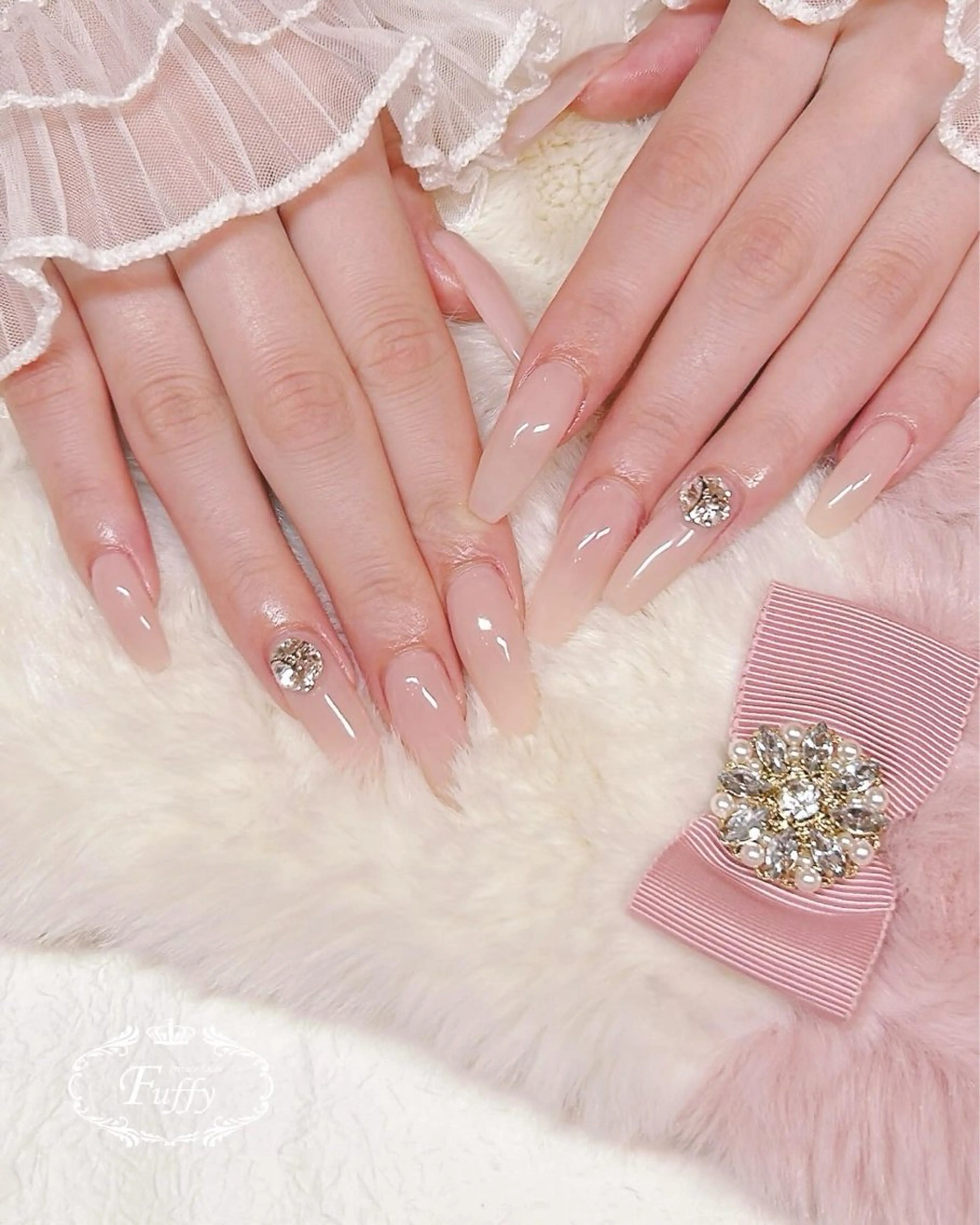 ネイル ストーンネイル ハンドネイル Fuffy所属・フーフィー Fuffyのネイルデザイン