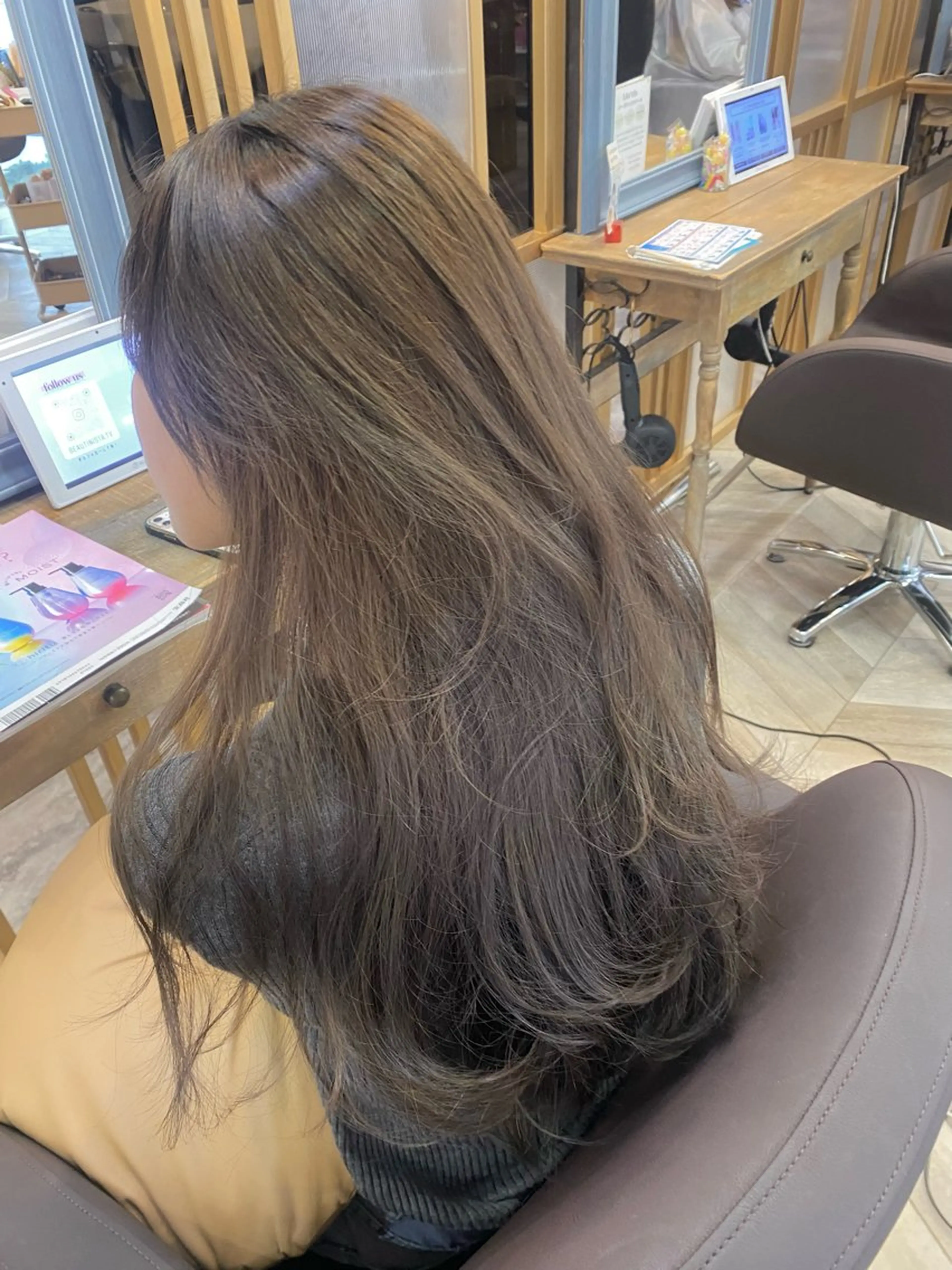 ロング カラー カット ヘアカラー トリートメント ヤスザトアヤノ ／レイヤー／オリーブのヘアスタイル