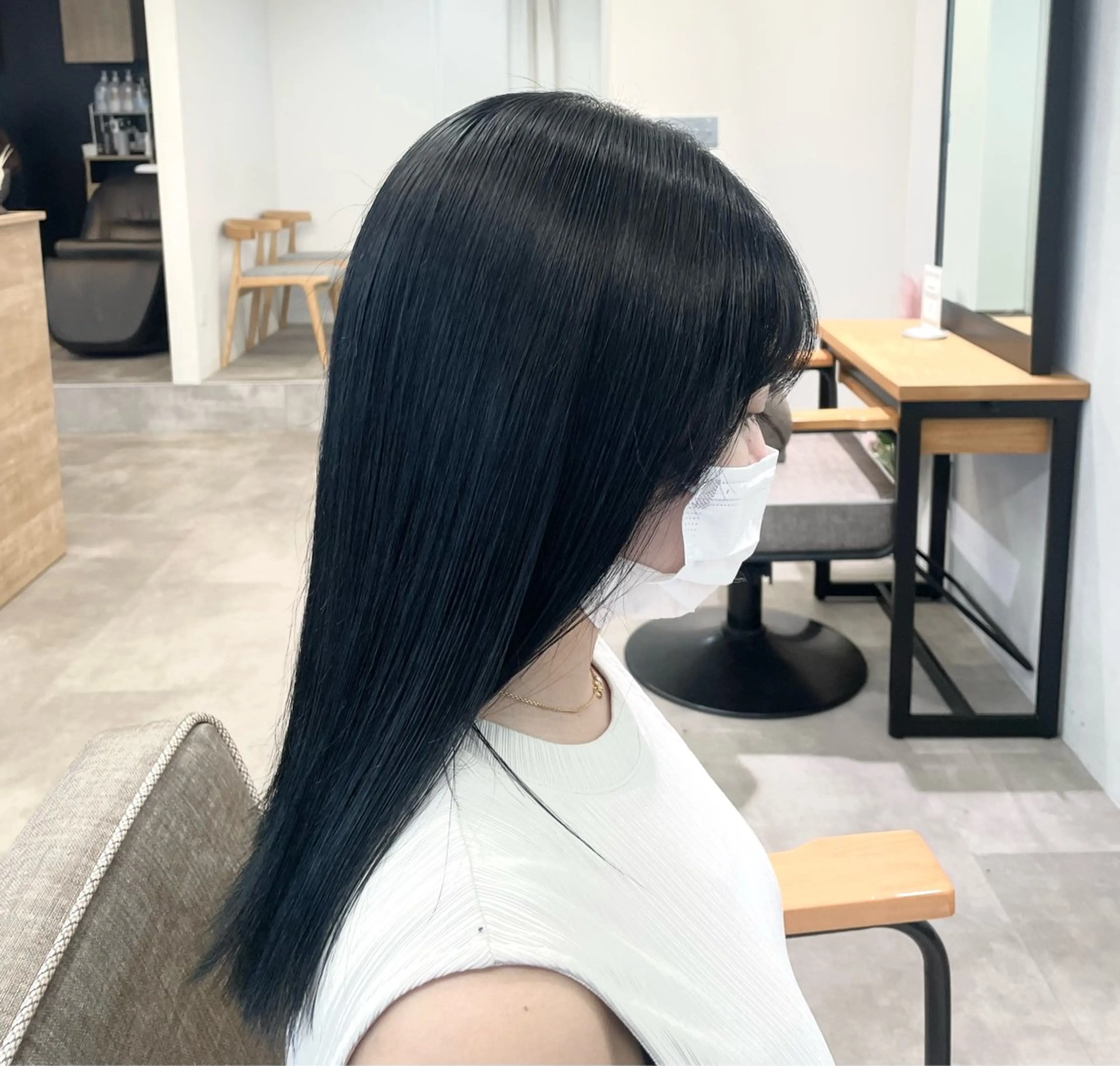 セミロング カラー 黒髪 ブルーカラー ブルーブラック 透明感カラー ヘアカラー トリートメント 抜け感/ワンカラー/ 明大前/桑田のヘアスタイル