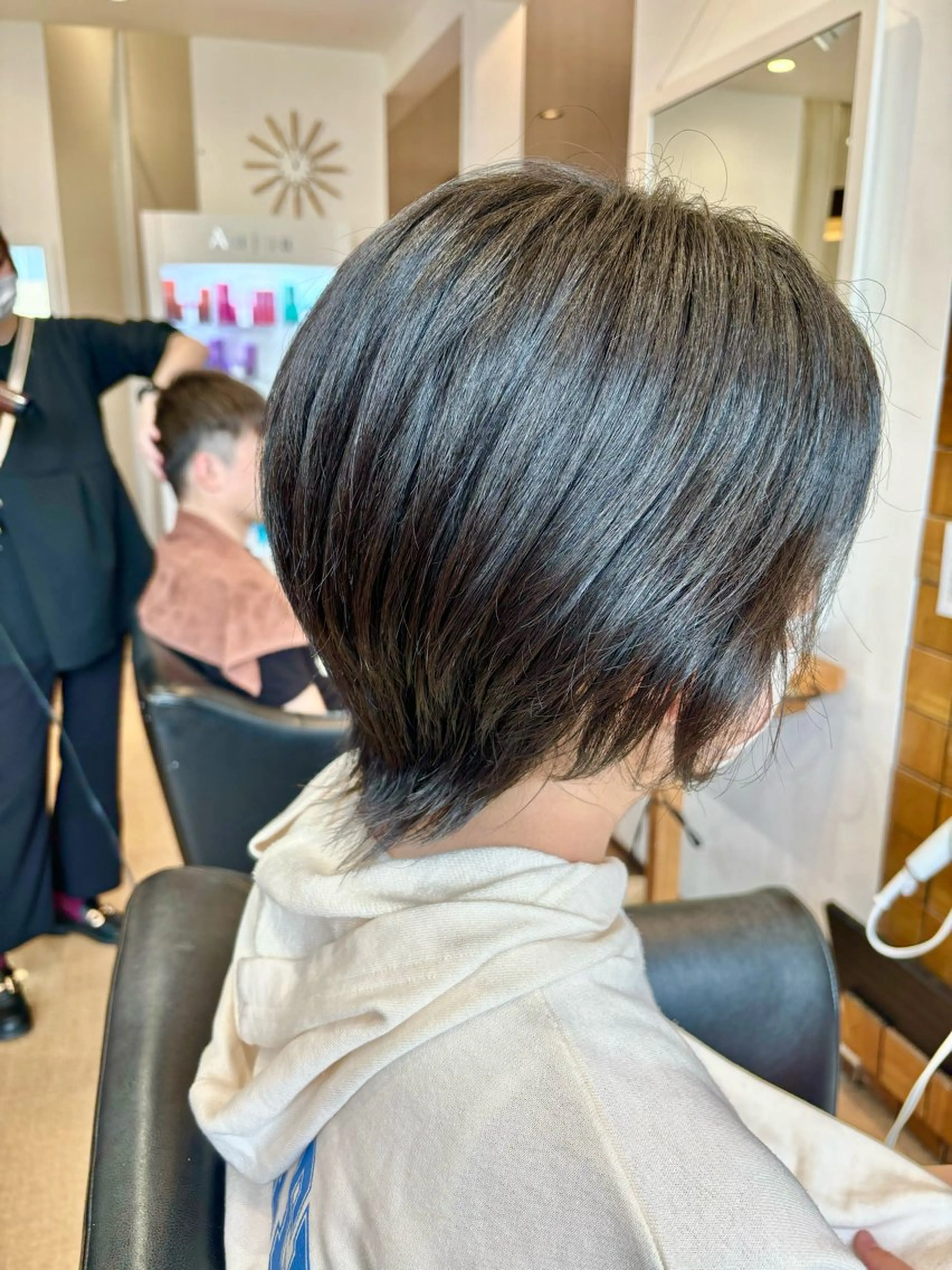 ミディアム ウルフカット 秋山知穂　縮毛矯正 ショートが得意☆のヘアスタイル