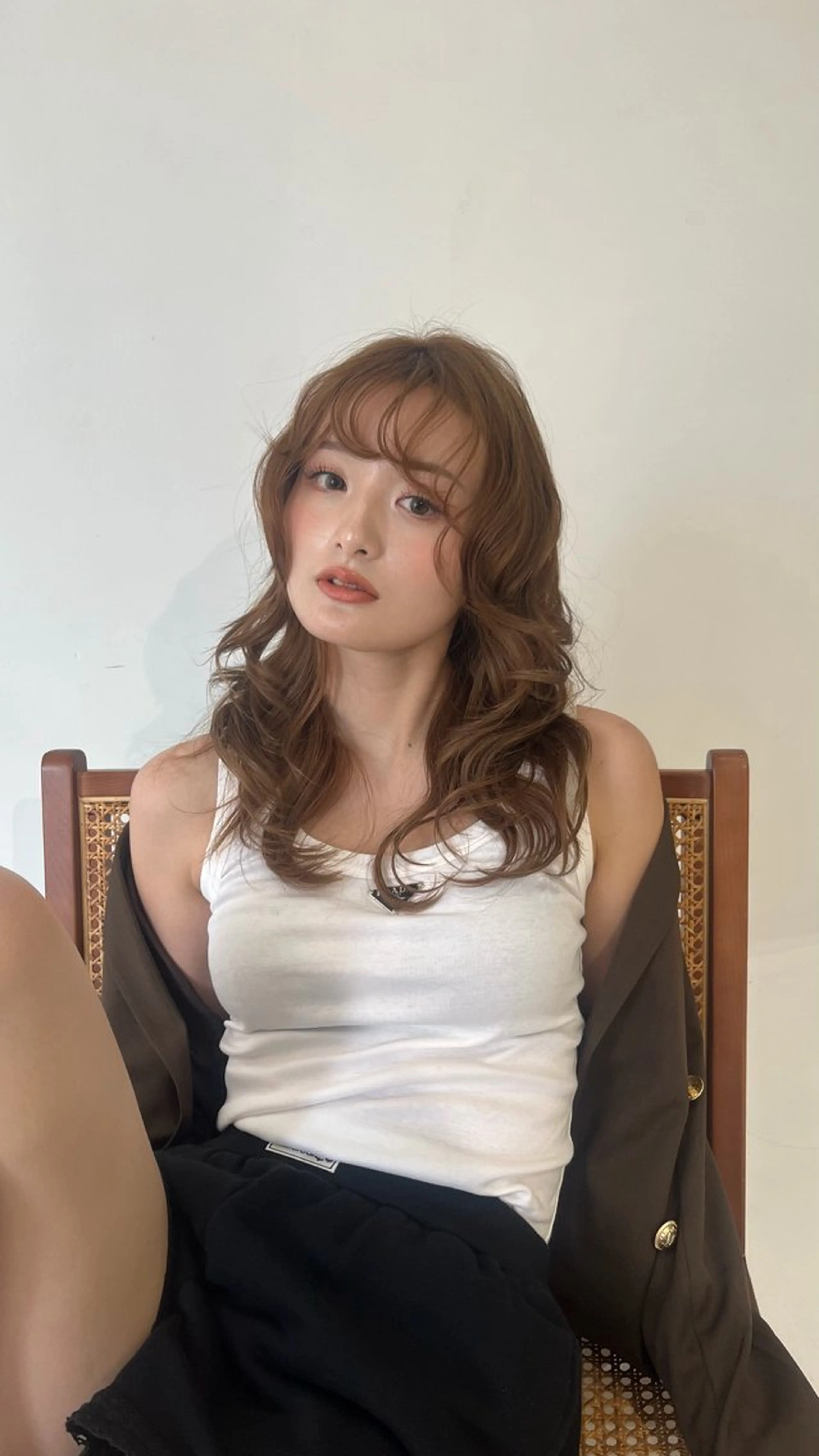 セミロング カラー セミロングパーマ ベージュカラー enu  hair所属・ブリーチなしベージュ レイヤーカットはるかのヘアスタイル