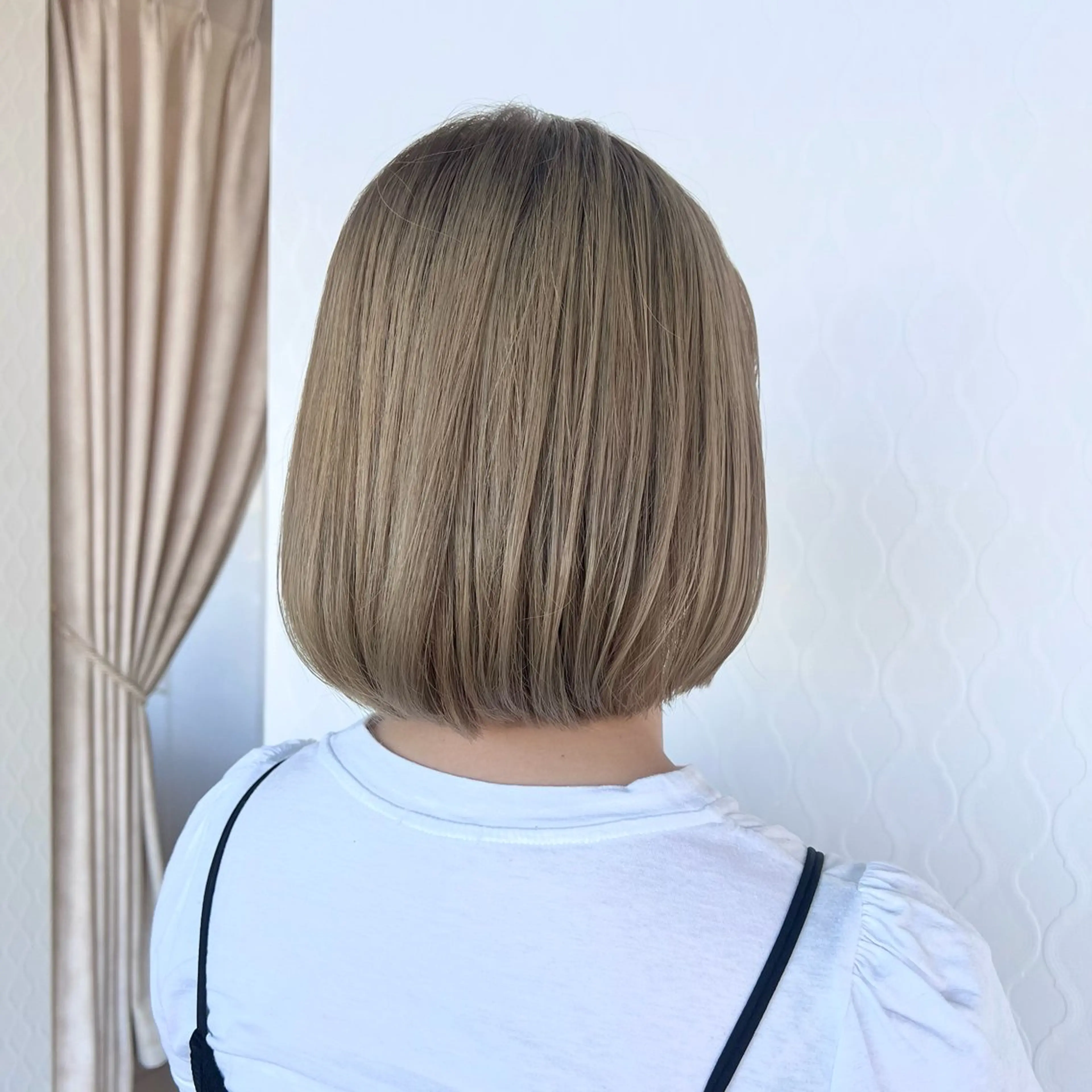 ミディアム カラー ベージュカラー ブリーチ ミルクティーベージュ 大石 祐那のヘアスタイル