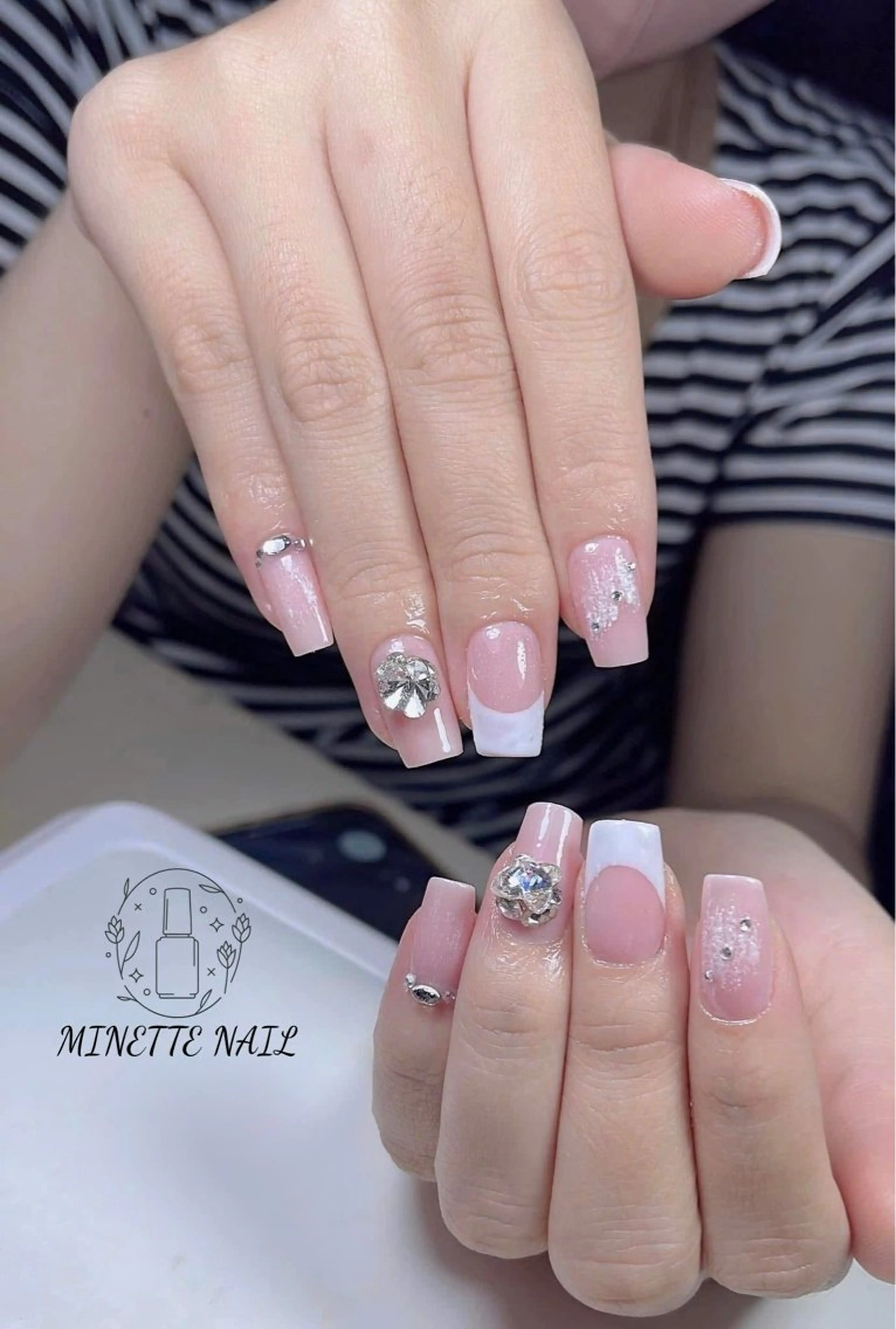 ネイル フレンチネイル ジェルネイル マグネットネイル 持ち込み ニュアンスネイル ハンドネイル Minette Nailのネイルデザイン