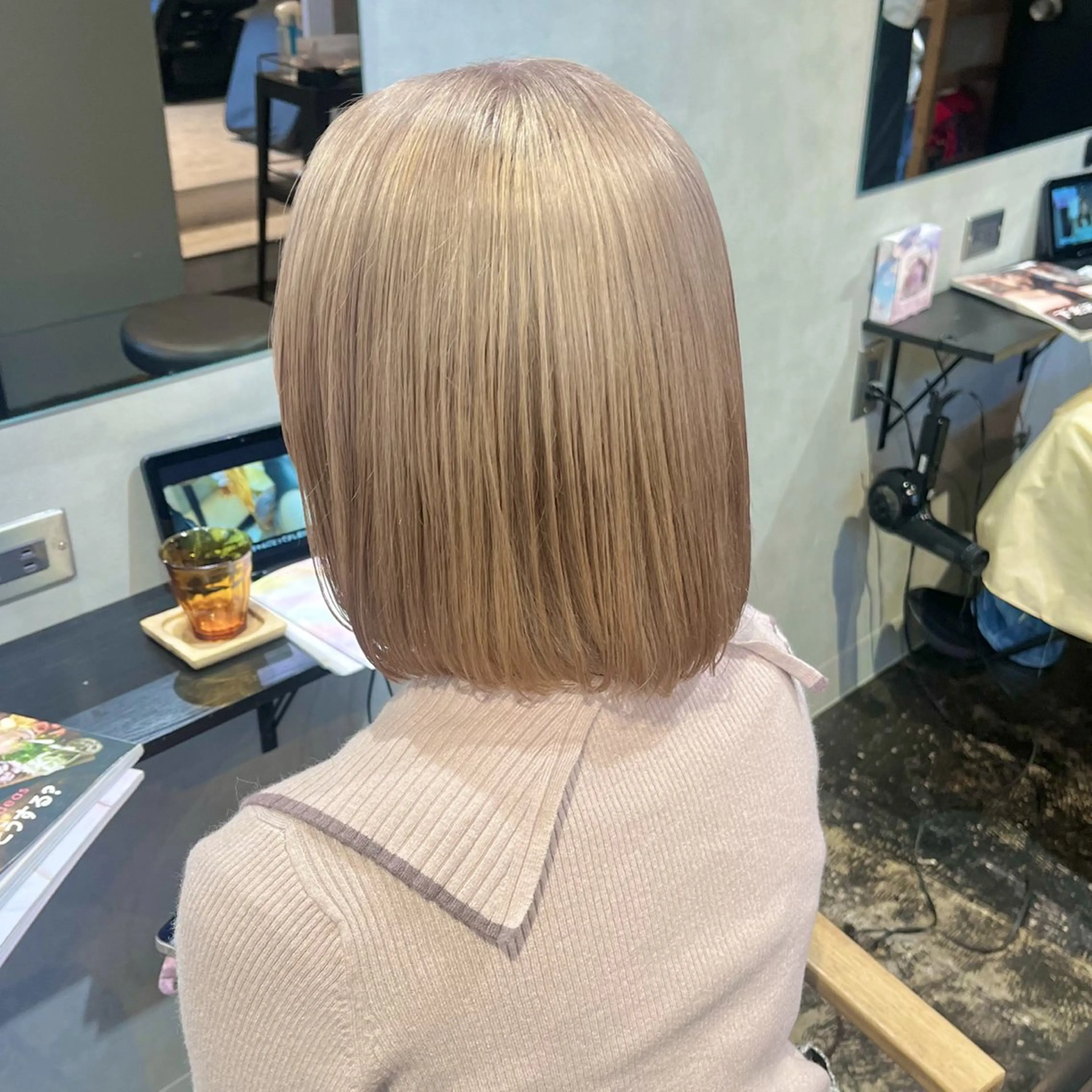 ショート カラー カット ヘアカラー トリートメント 伊藤 玲衣のヘアスタイル