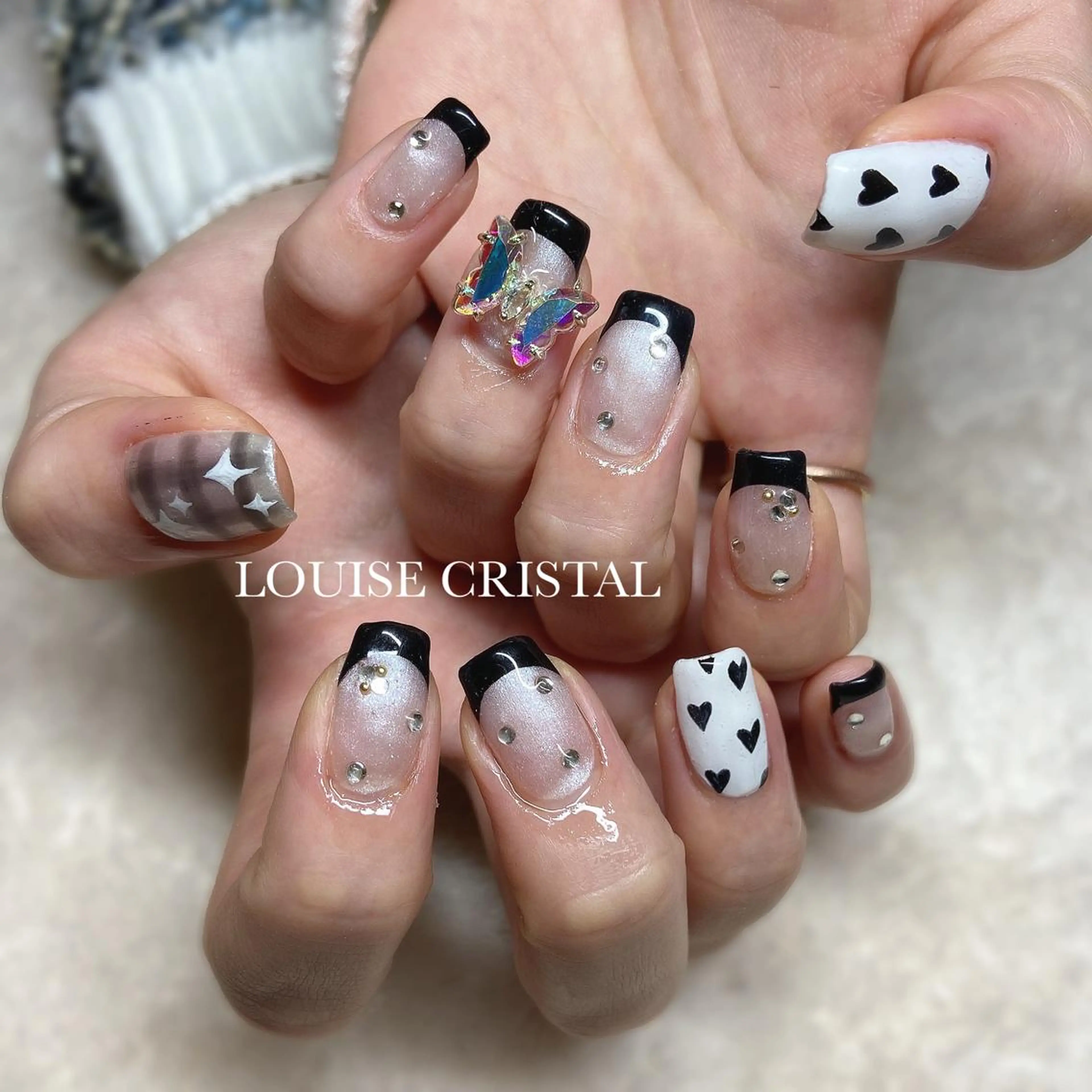 ネイル ハンドネイル LOUISE CRYSTALのネイルデザイン