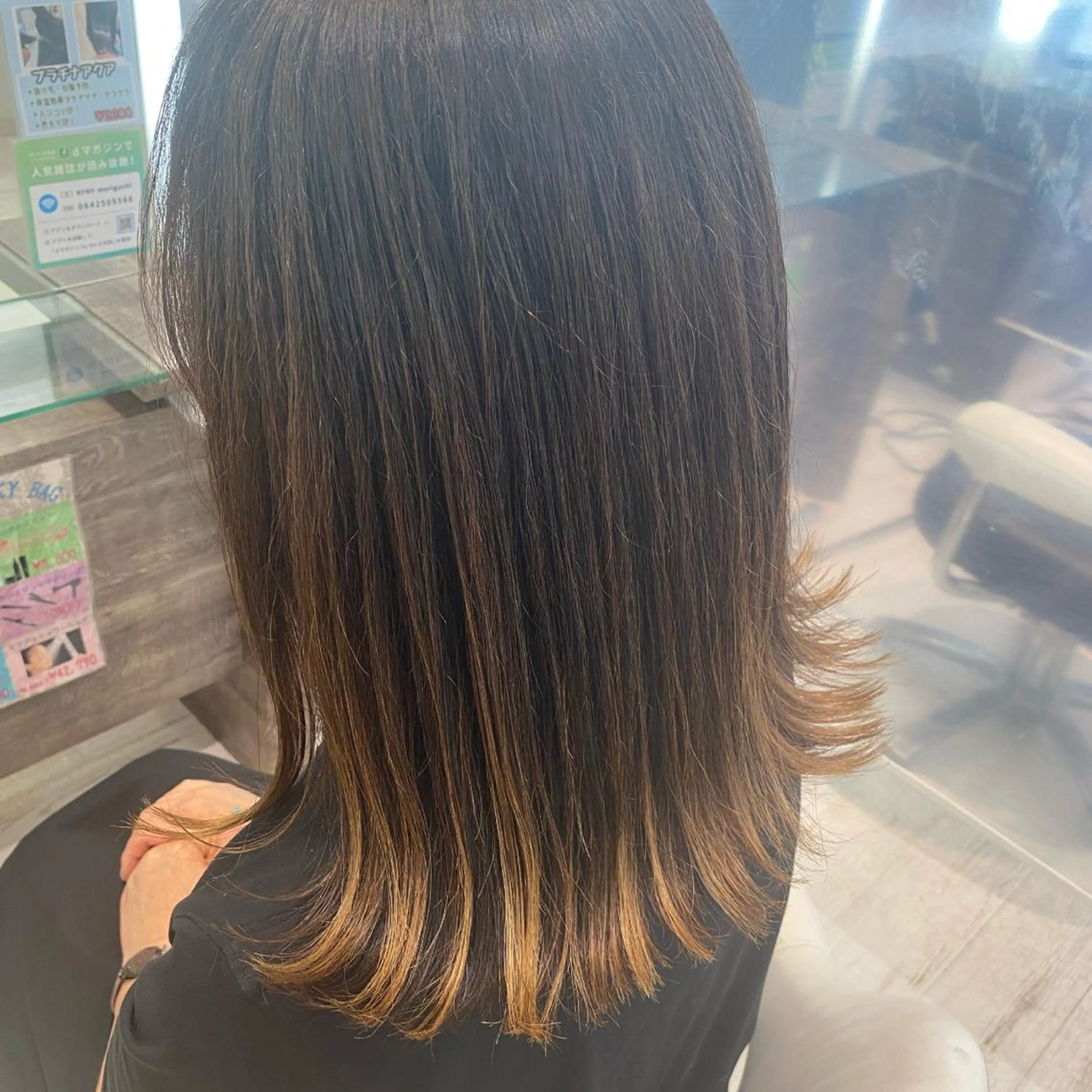 ミディアム カラー グラデーションカラー ハイライトカラー ハイライト ベージュ/インナー カラー🤍Rieのヘアスタイル