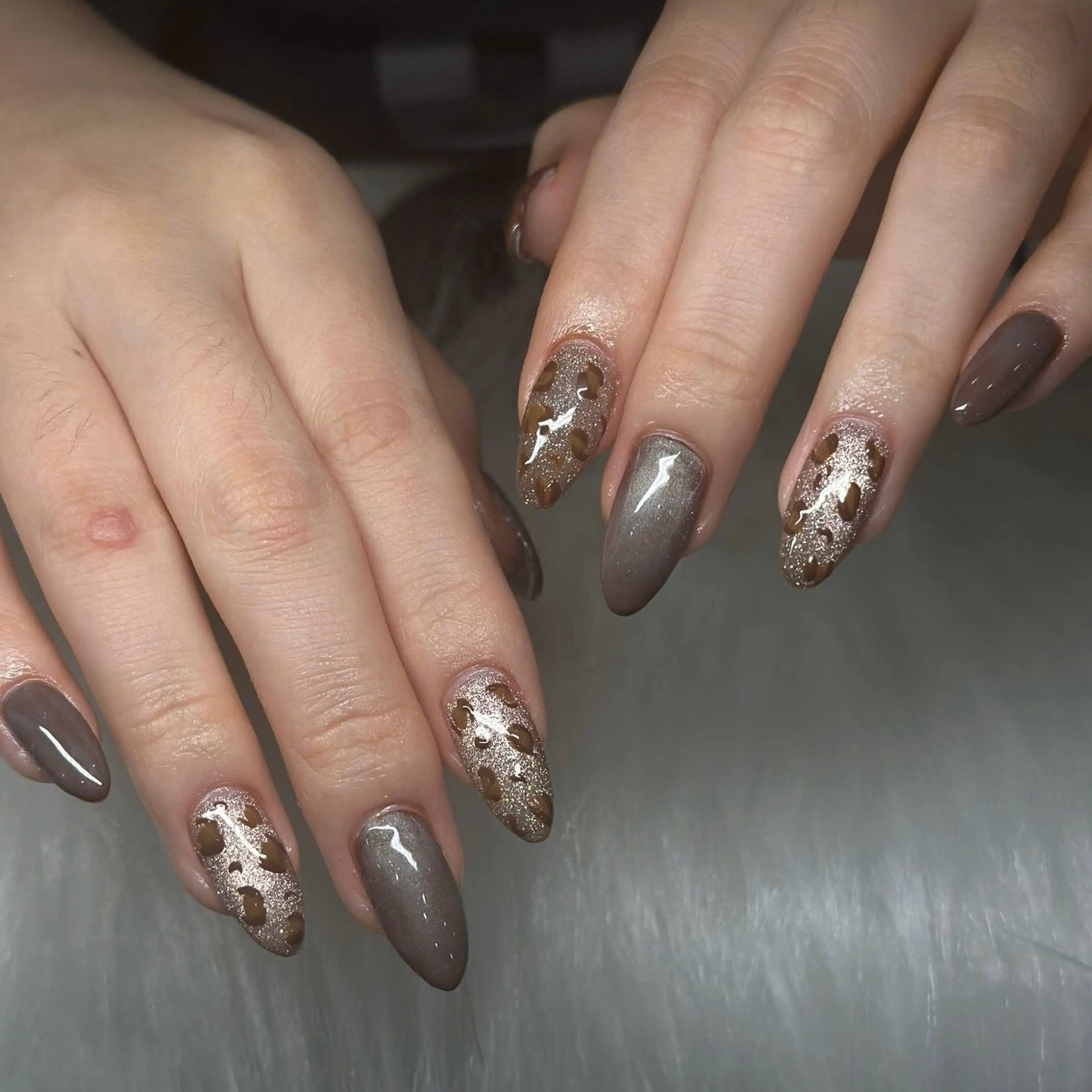 ネイル チークネイル フレンチネイル ラメ(グリッター) マグネットネイル ニュアンスネイル HA NIのネイルデザイン