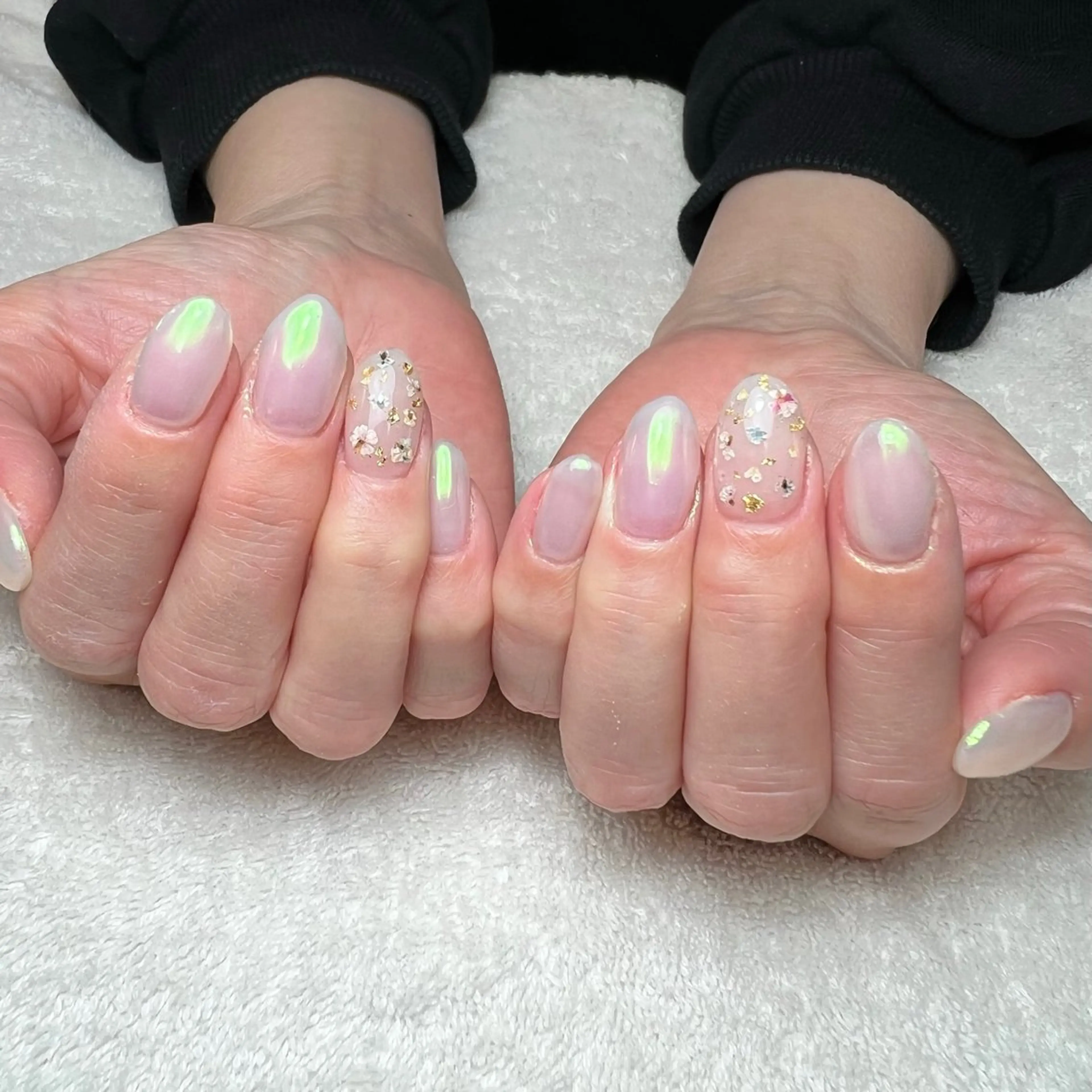 ネイル オーロラネイル フラワーネイル 春ネイル ハンドネイル COCO+所属・COCO +のエステ・リラクイメージ