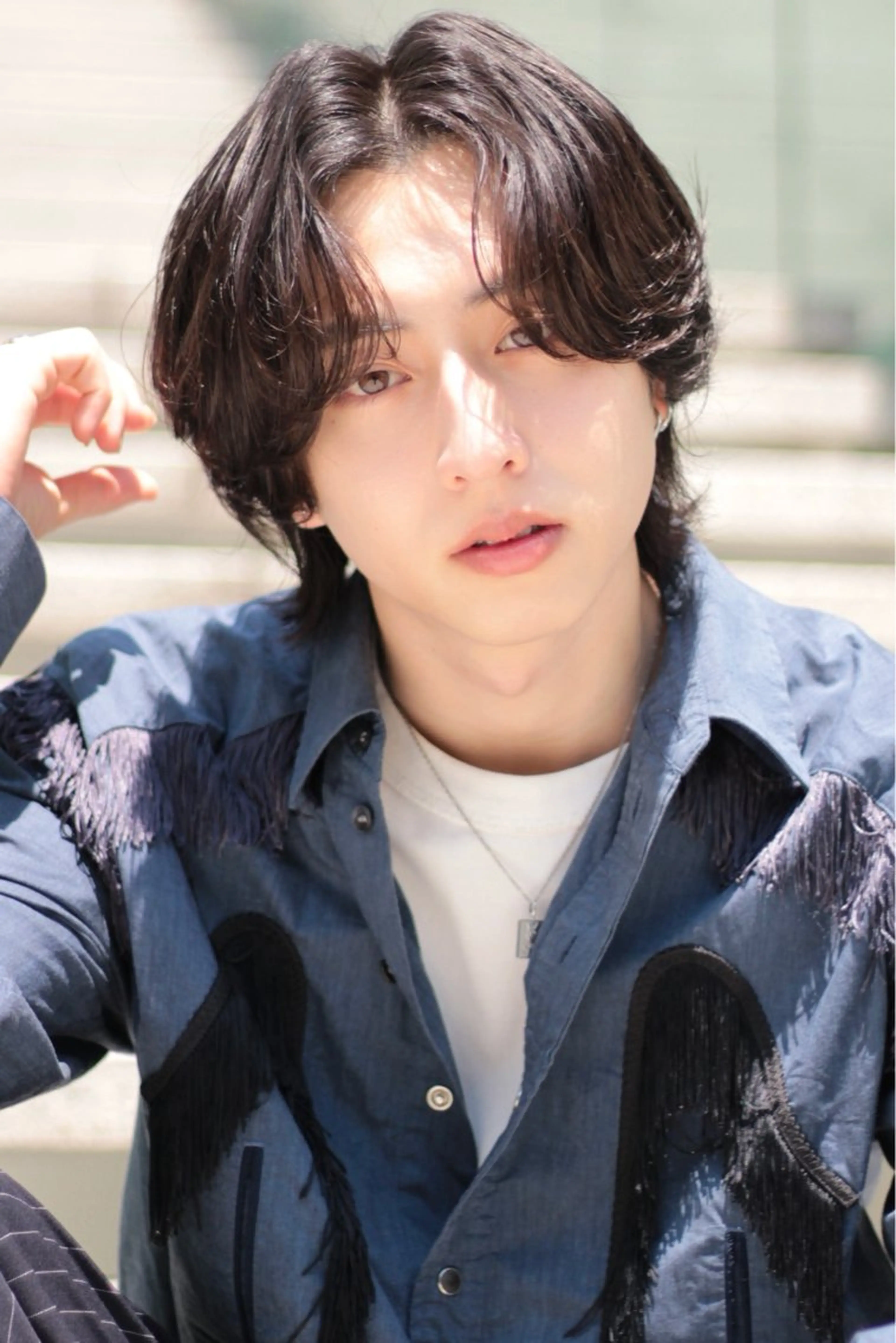 ショート カラー パーマ ヘアアレンジ メンズ メンズブリーチ センターパート メンズハイライト メンズハイトーン マッシュ カット トリートメント ヘッドスパ ヘアセット スパイキー/フェザー /波巻き/かいとのヘアスタイル