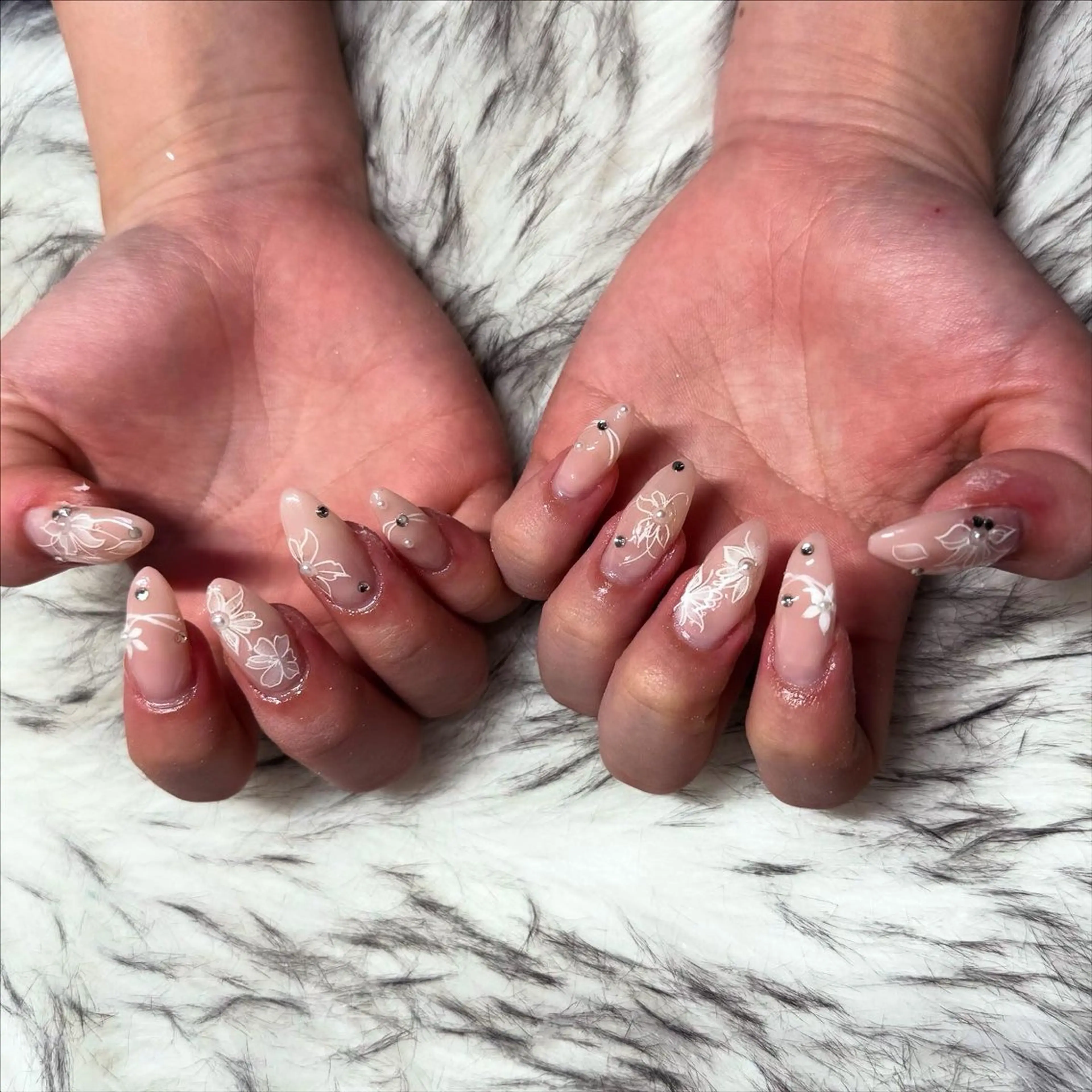 セミロング ハンドネイル mao .のネイルデザイン