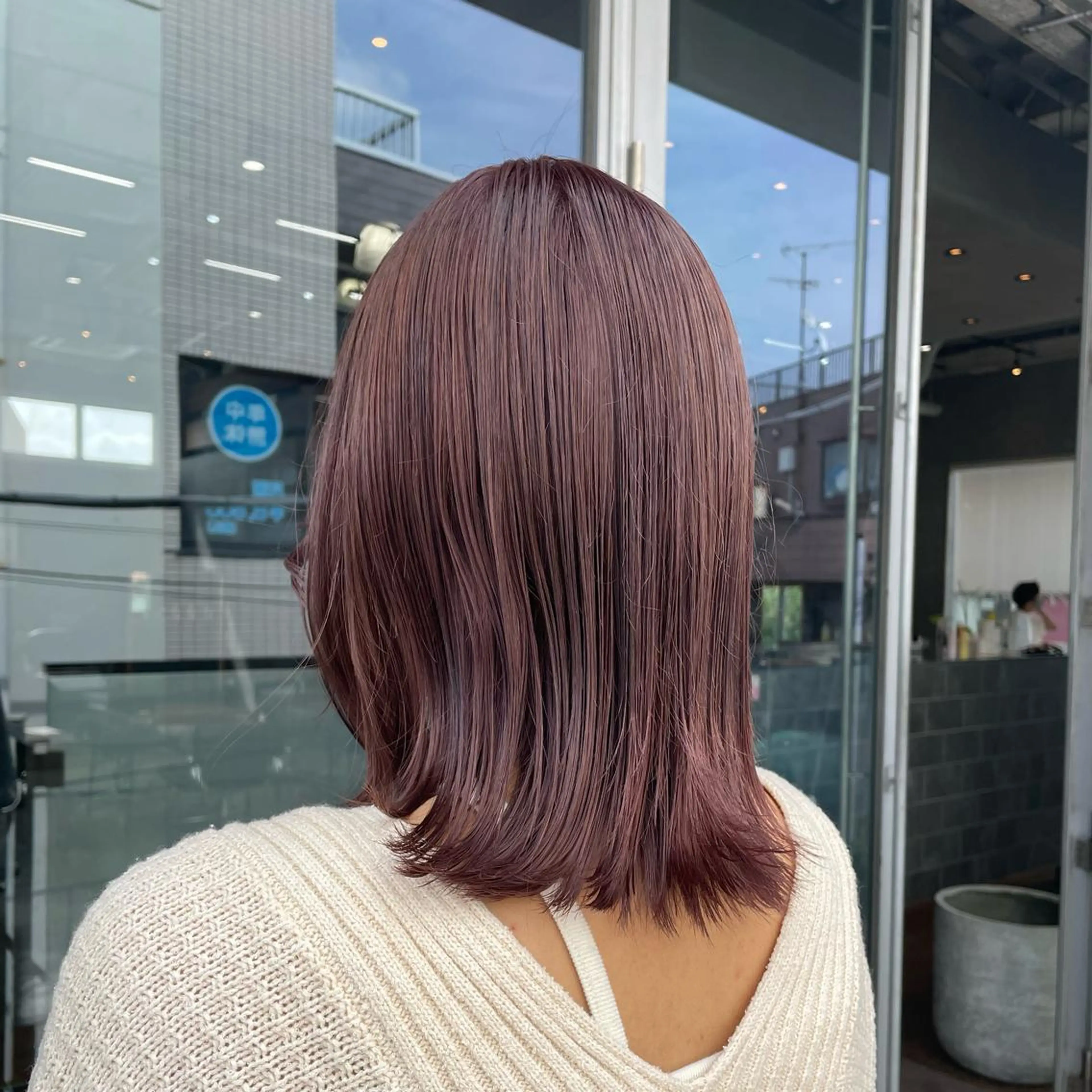 ミディアム 顔まわりレイヤー🎀 くぼやま　みおのヘアスタイル