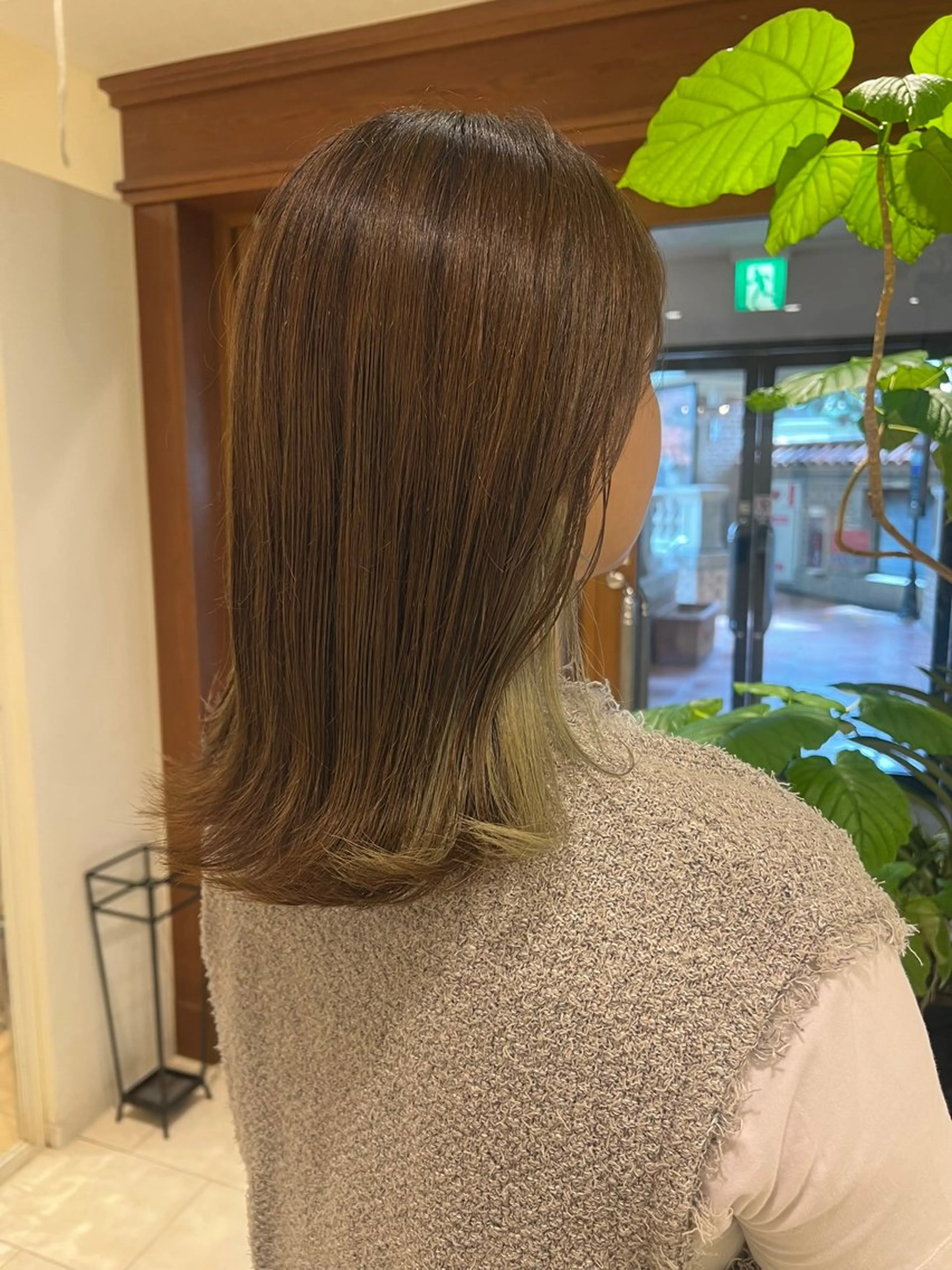 ミディアム 外ハネヘア カット ラシェンテ宝塚所属・HONOKA /顔周りレイヤー得意の眉毛・アイブロウイメージ