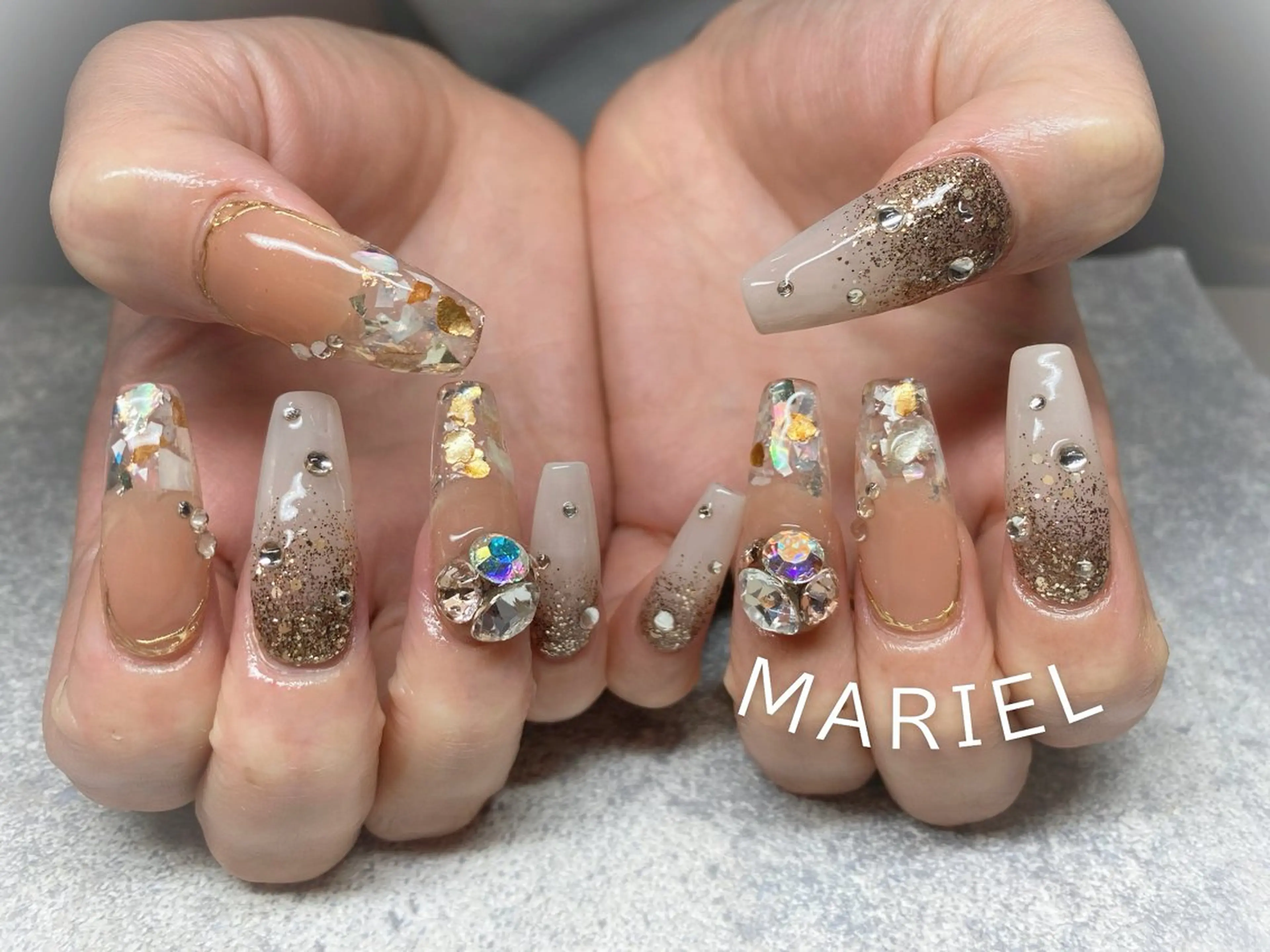 ネイル グラデーション ロングネイル スカルプネイル ハンドネイル ネイルサロンMARIEL所属・nailist marieのネイルデザイン