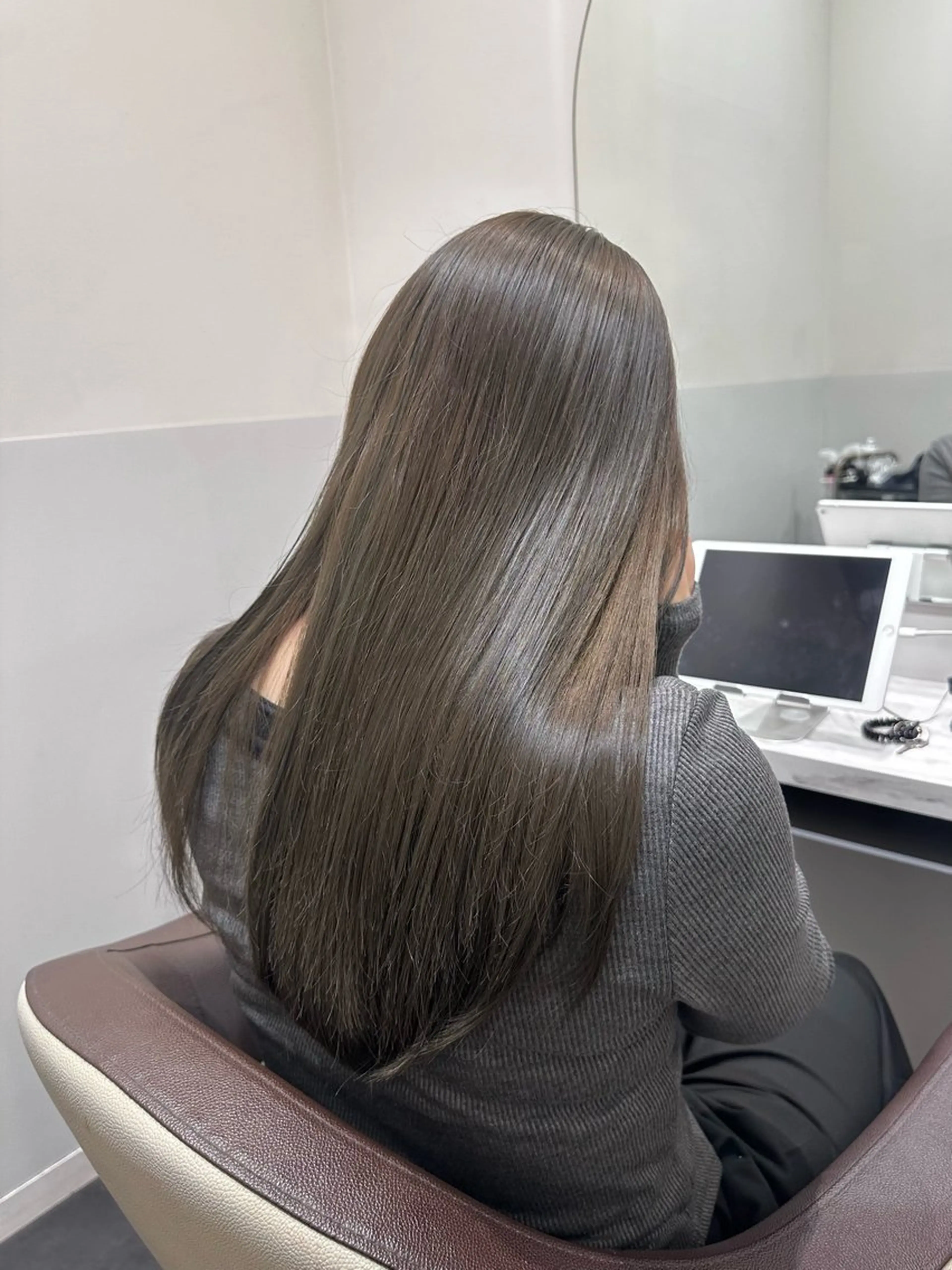 ロング カラー ブリーチ グレージュ ブリーチなしカラー オリーブグレージュ オリーブグレー ヘアカラー トリートメント LUMO所属・矢野 晃平のヘアスタイル