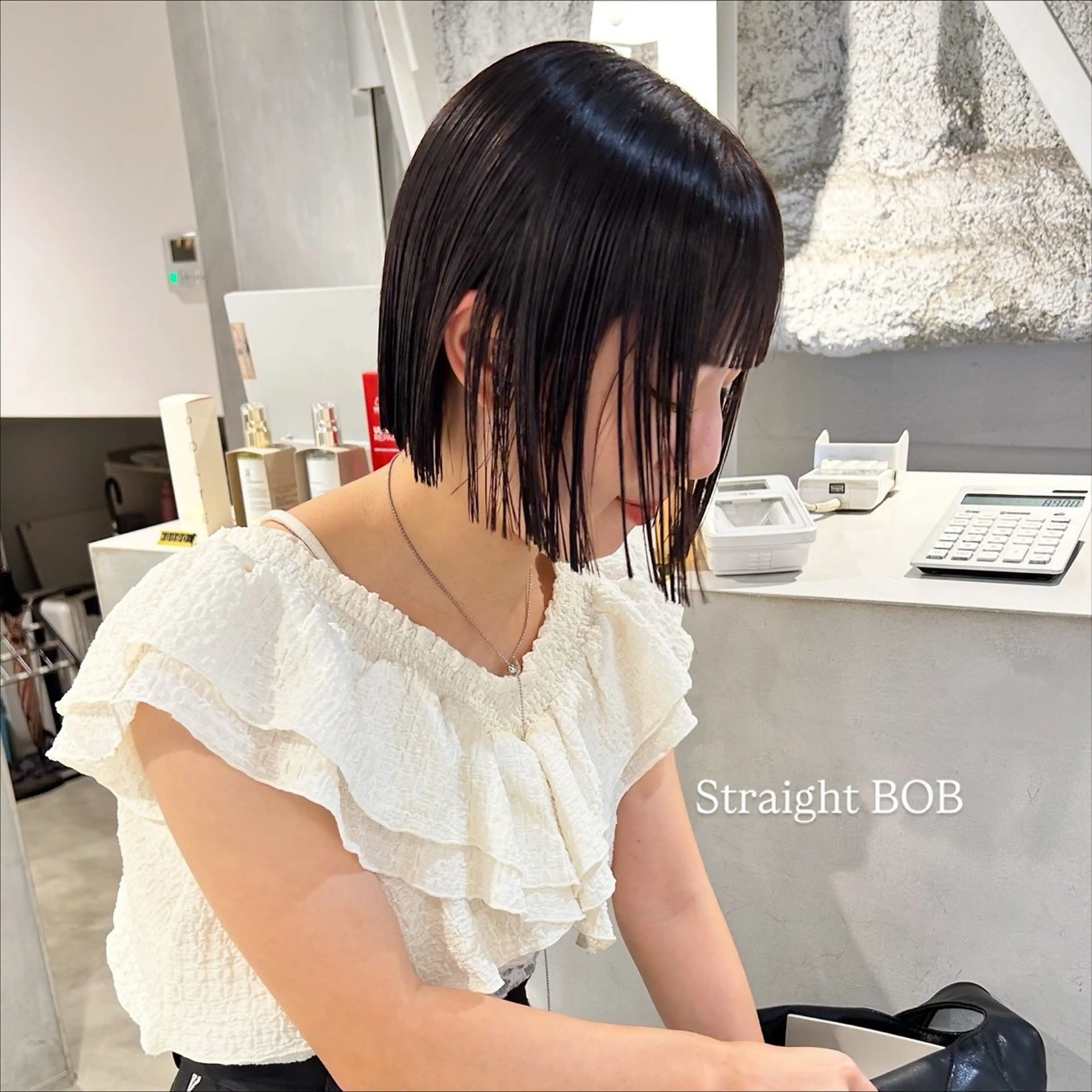 ショート カラー カット 縮毛矯正 トリートメント 切りっぱなしボブ🪐 Anzuのヘアスタイル