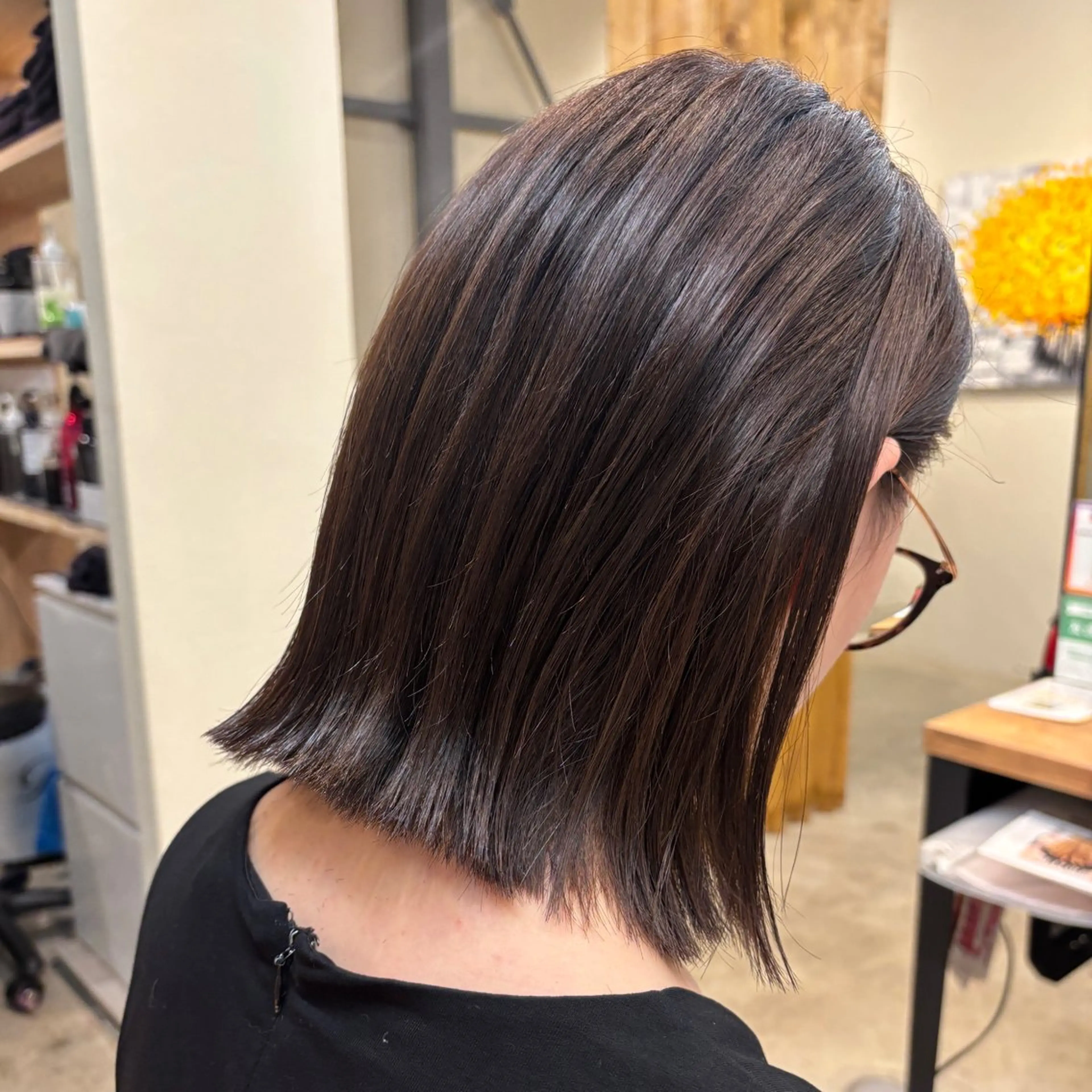 ミディアム ボブ 外ハネヘア カット ヘアカラー トリートメント ユウリ YURIのヘアスタイル