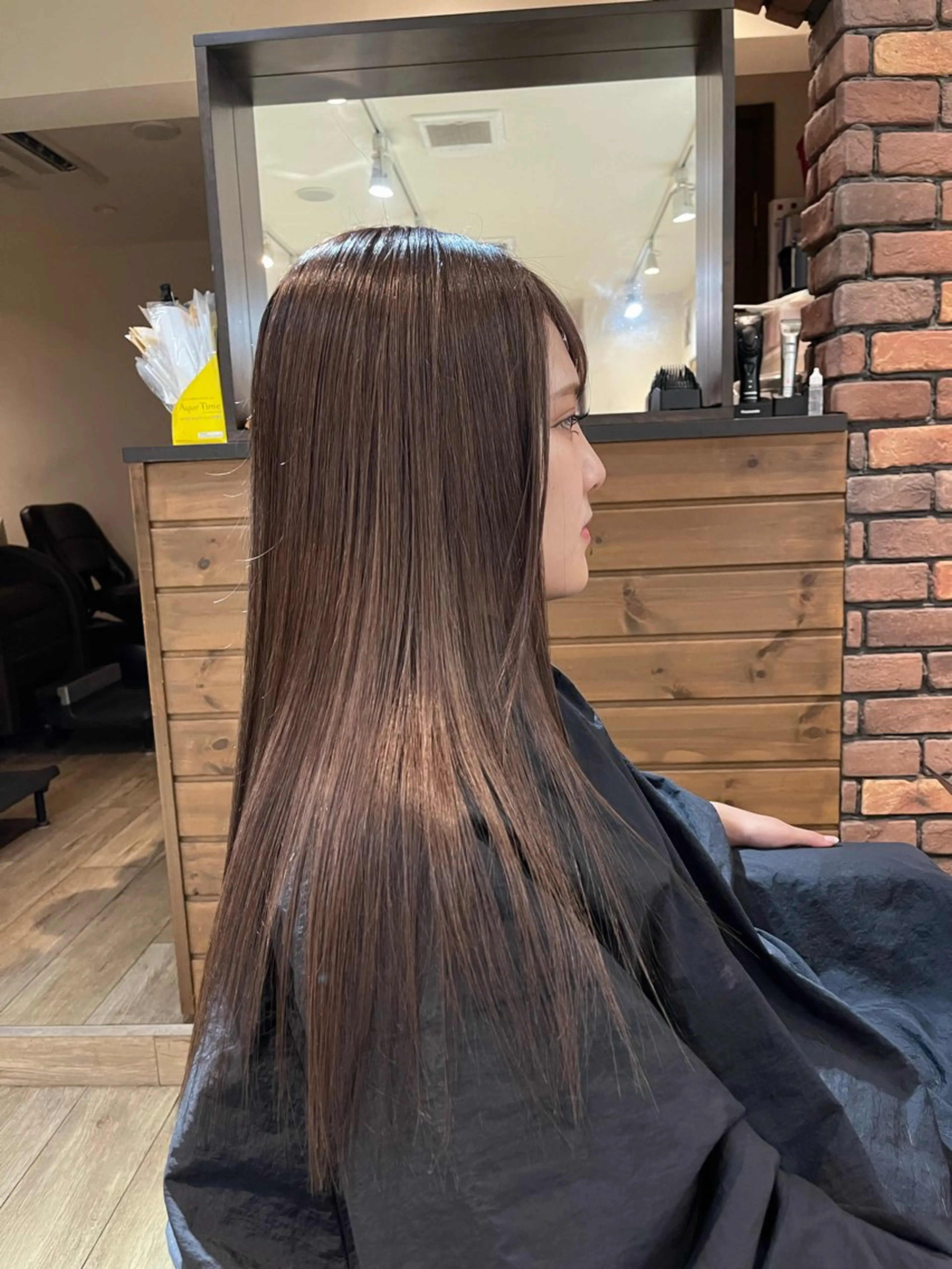 ロング カラー ブリーチ ブラウンカラー 透明感カラー ココアブラウン ヘアカラー VOYAGE所属・中園 康のヘアスタイル