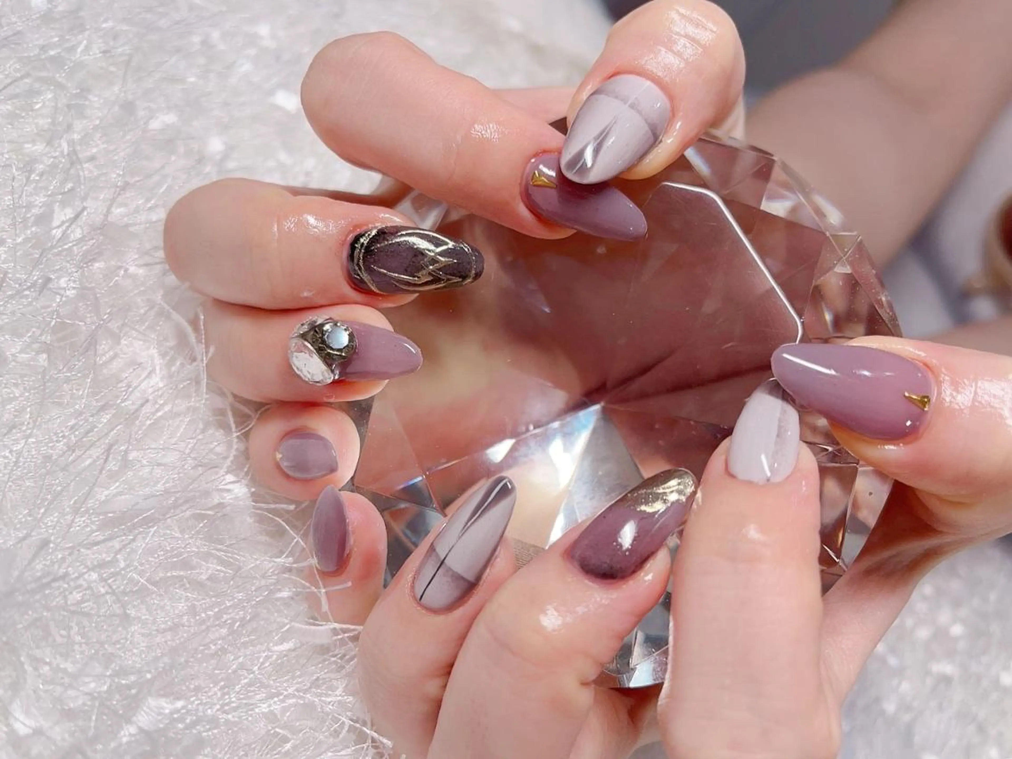 ネイル マツエク・マツパ アイブロウ 韓国風マツエク パリジェンヌラッシュリフト まつげパーマ ワンホンマツエク 長さ出し ハンドネイル Nail&eye Belire 新宿のネイルデザイン