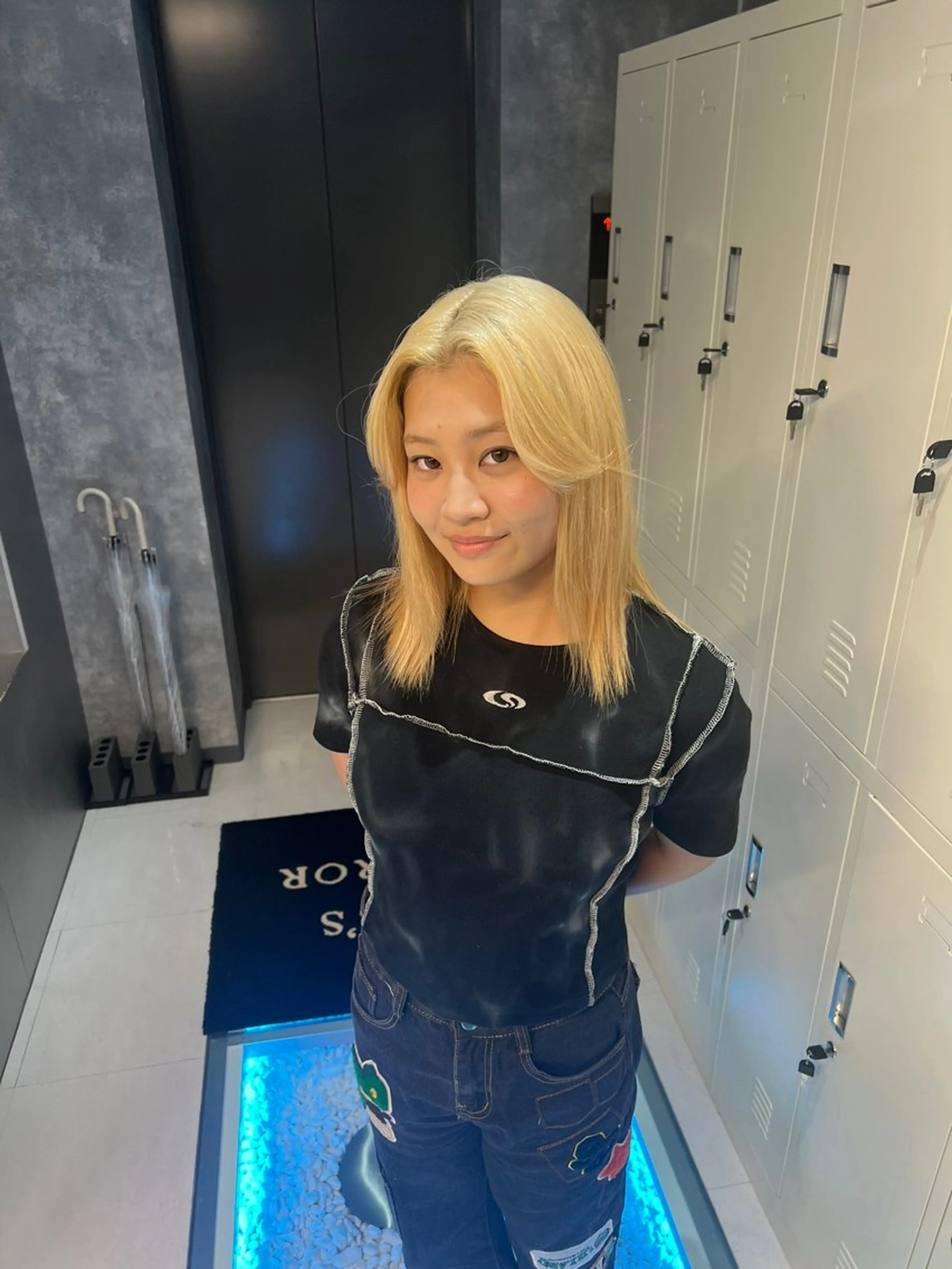 セミロング カラー ヘアカラー トリートメント ヘアセット 👑高評価多数エク ステ×ハイトーン唯澄のヘアスタイル