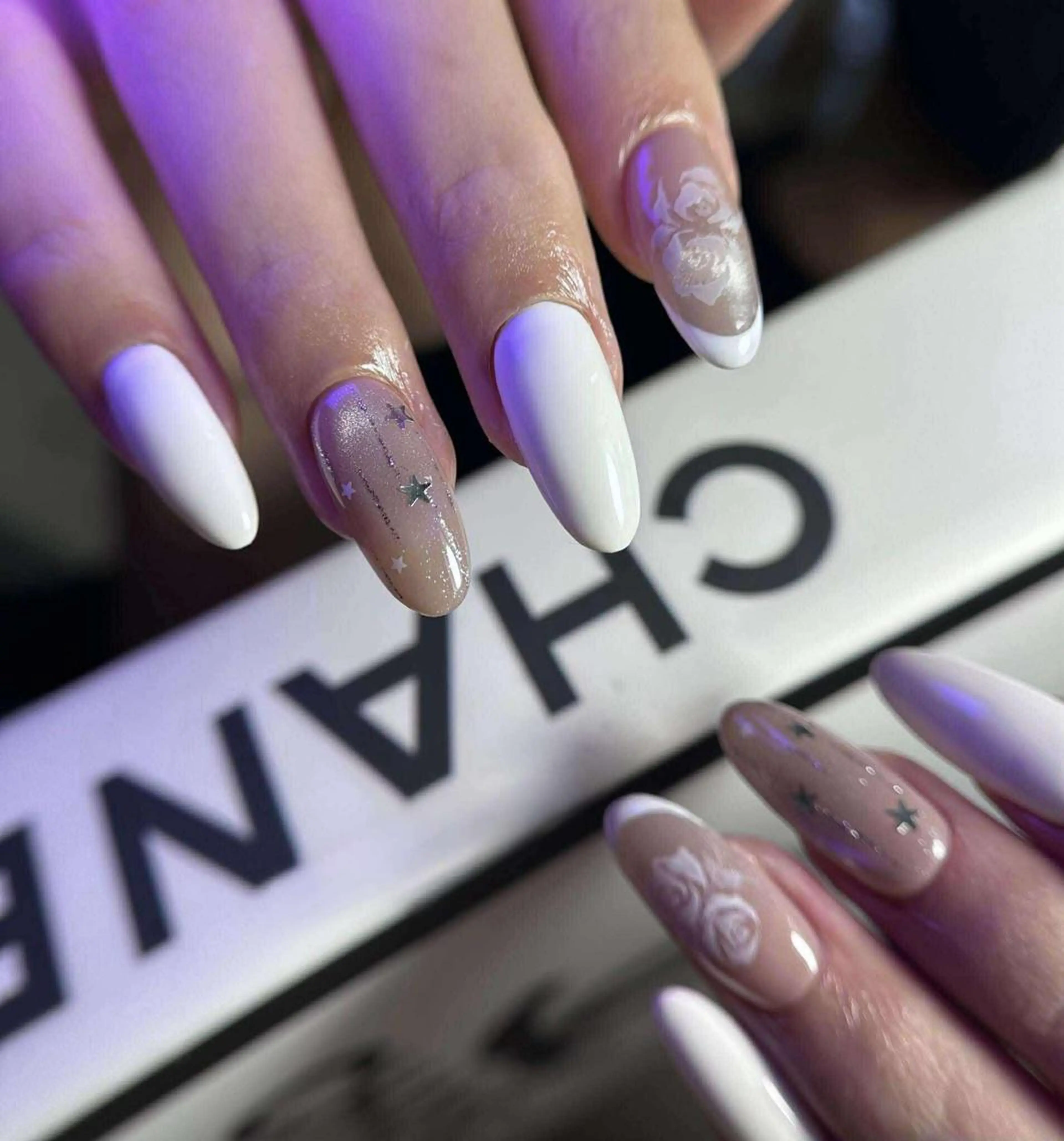 ネイル アートネイル フラワーネイル ホワイト ハンドネイル ハンドケア ヒユ ビューティーのネイルデザイン