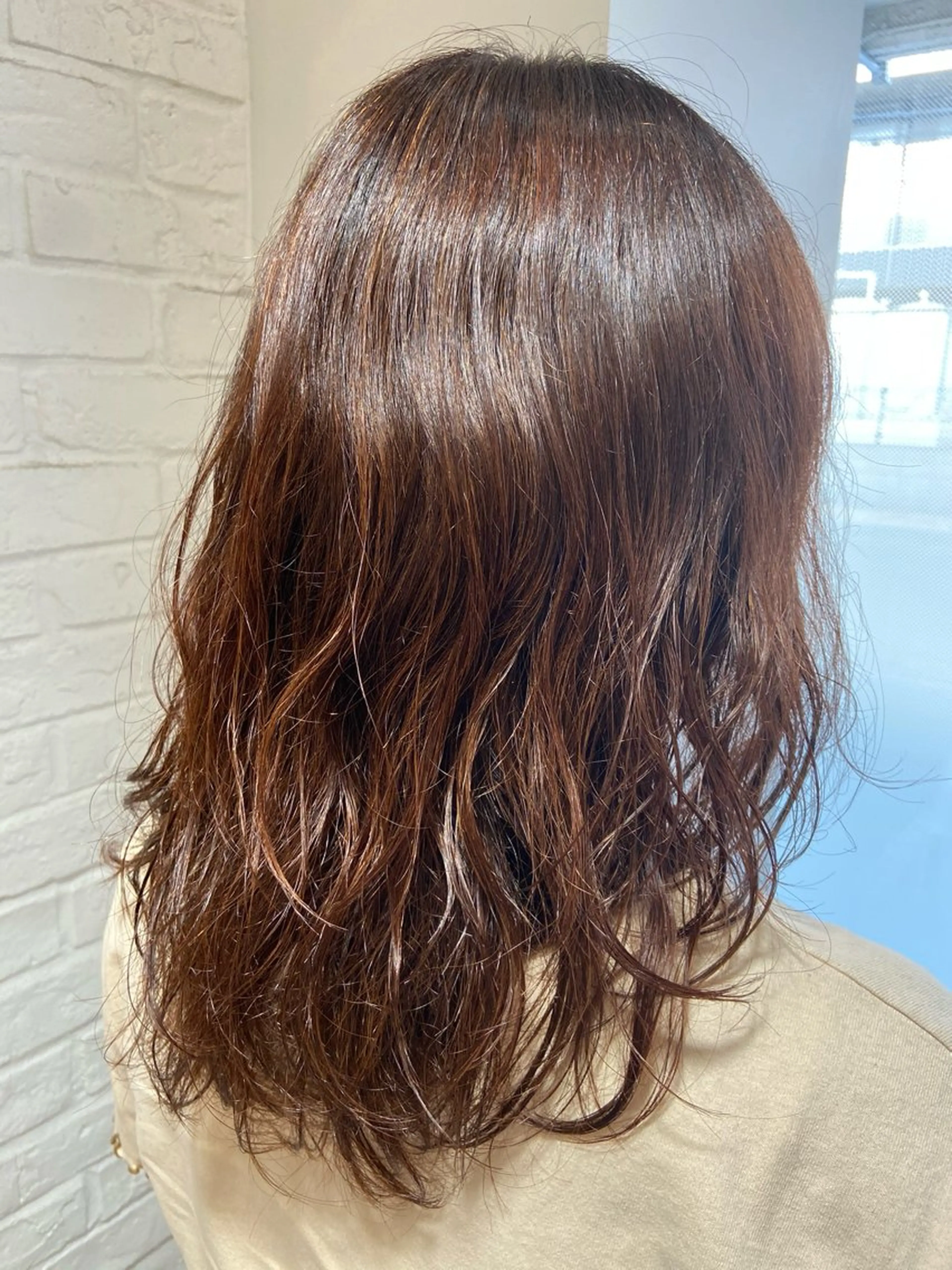 セミロング カラー パーマ セミロングパーマ ハイライトカラー オレンジ ハイライト 透明感カラー🧡🌿 Mioのヘアスタイル