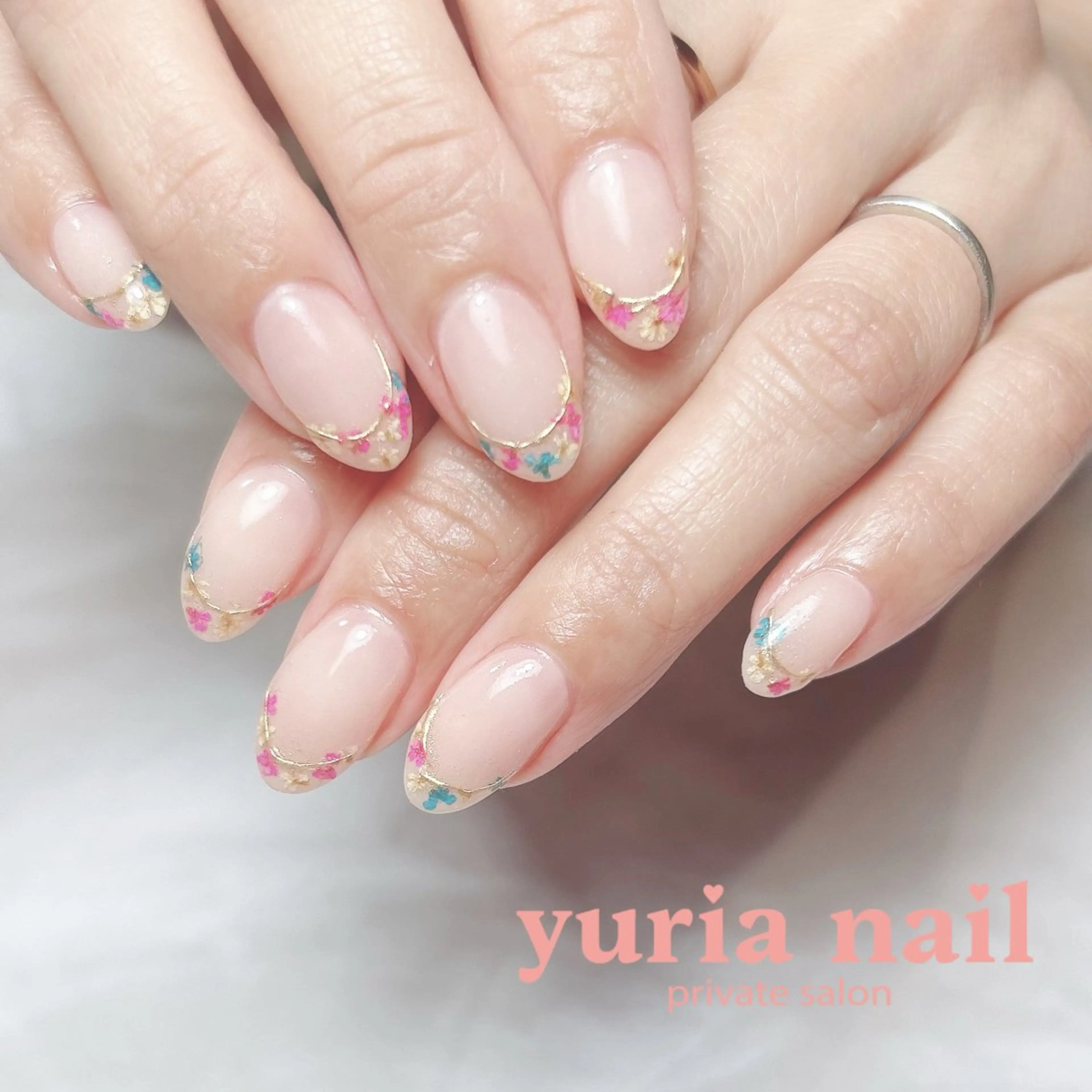 ネイル フラワーネイル フレンチネイル ジェルネイル ゴールド 持ち込み ハンドネイル 小林 ゆりあのネイルデザイン