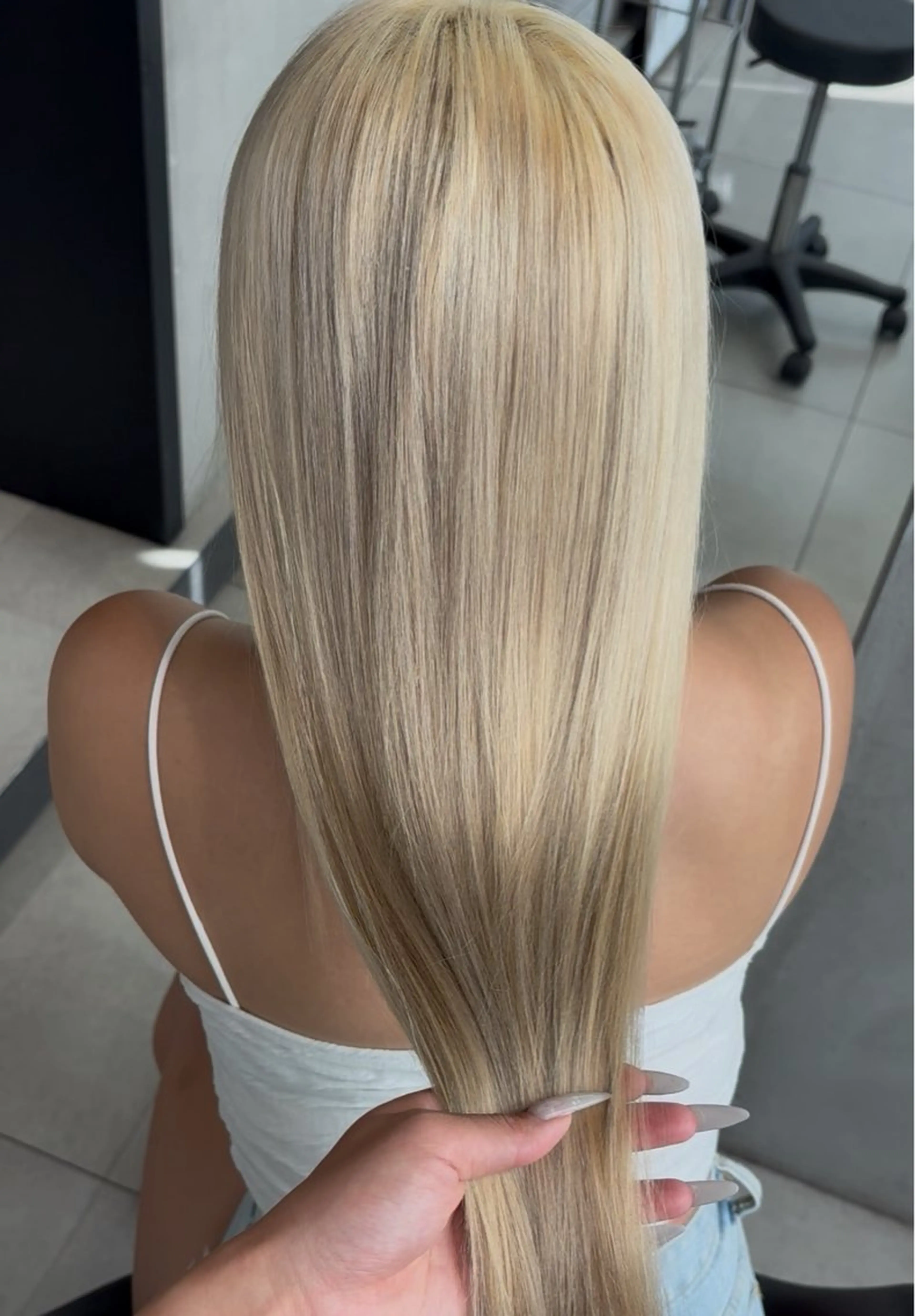 ロング カラー ブリーチ 抜きっぱなしブロンド ブロンド ヘアカラー 🫧offwhite RISAKO🫧のヘアスタイル