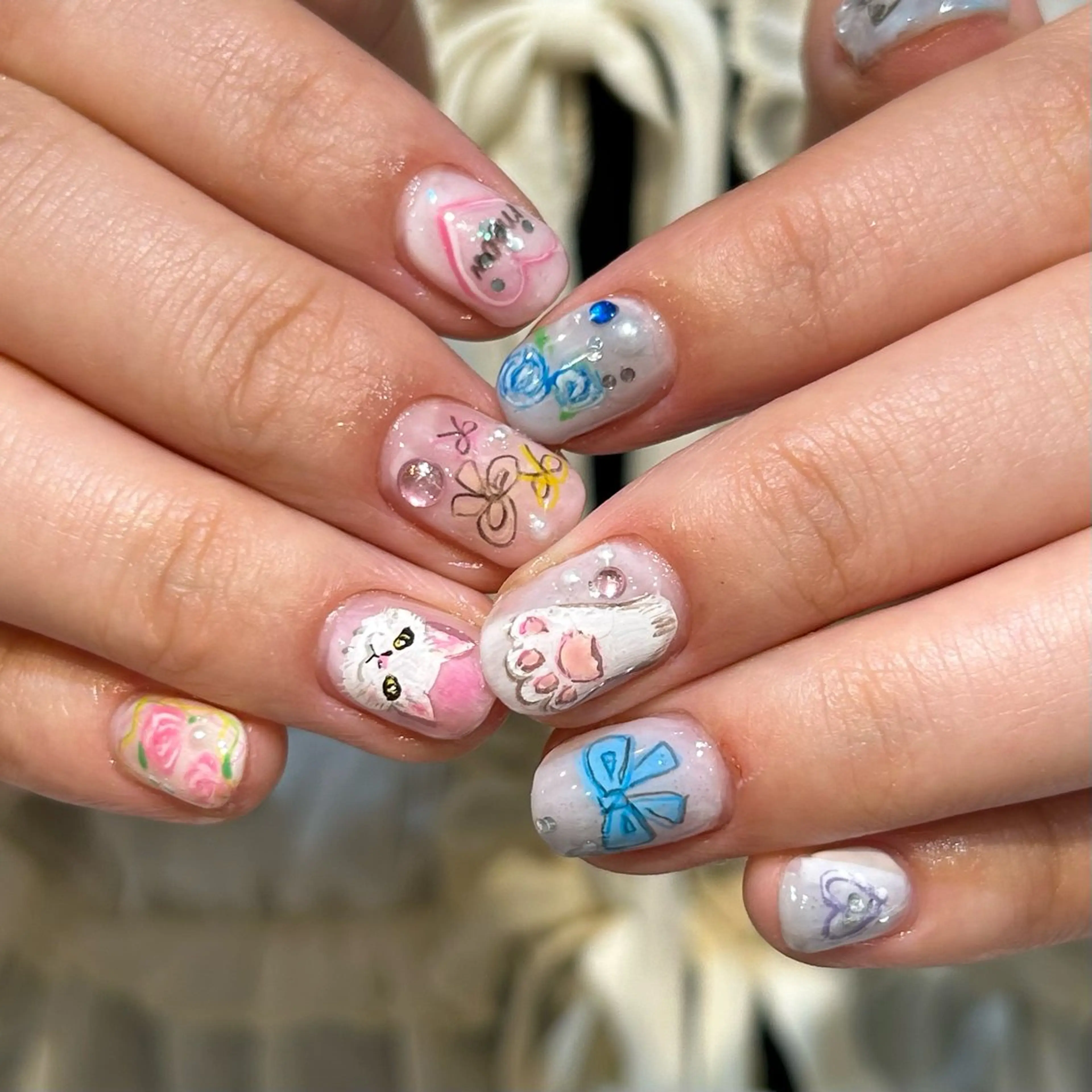 ネイル ハンドネイル 顔まわり♡レイヤー COCORO 🎀のネイルデザイン