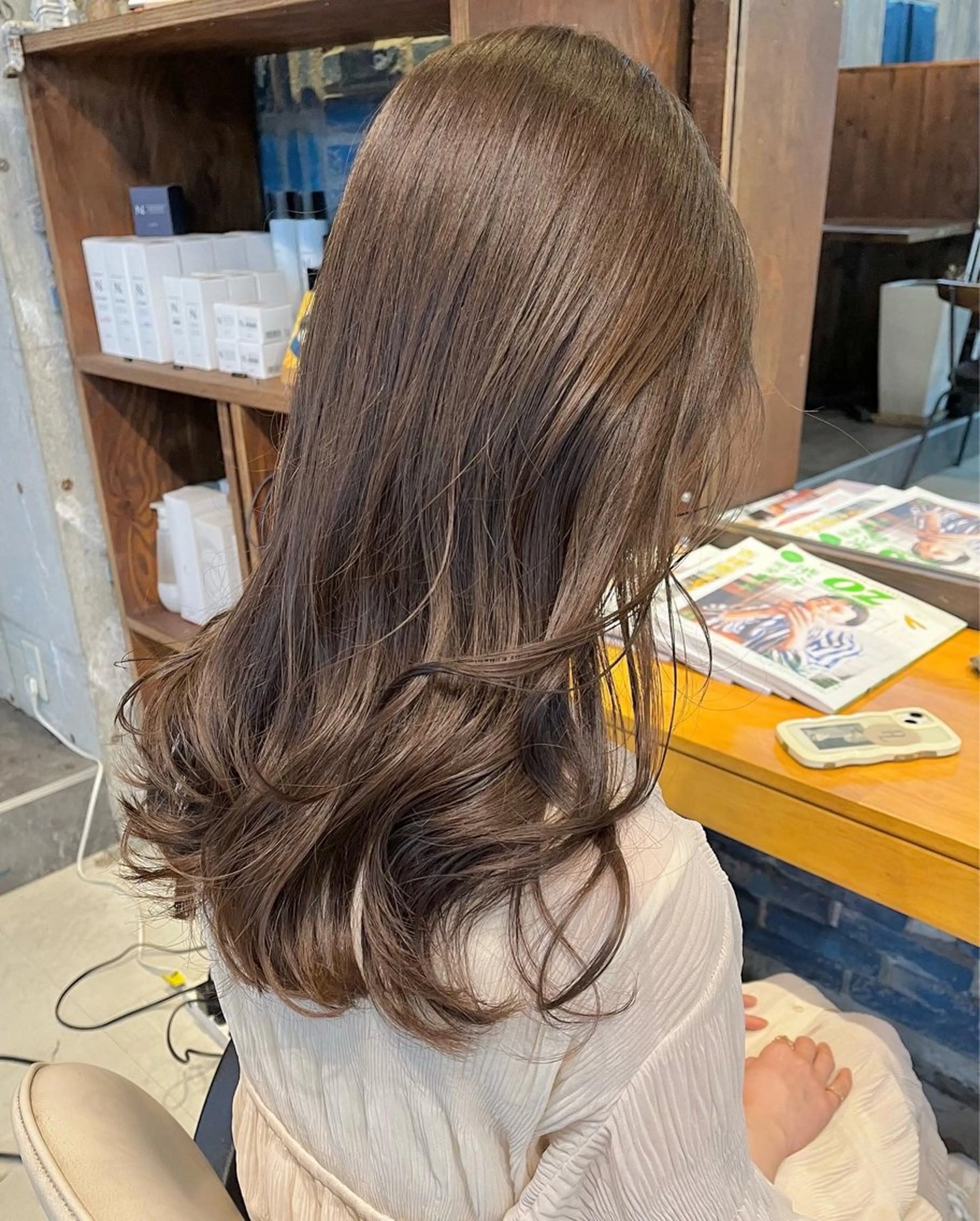 セミロング カラー ベージュカラー ブラウンカラー ブラウンベージュ カット ヘアカラー MUUK share salon所属・飯嶋 彩奈のヘアスタイル