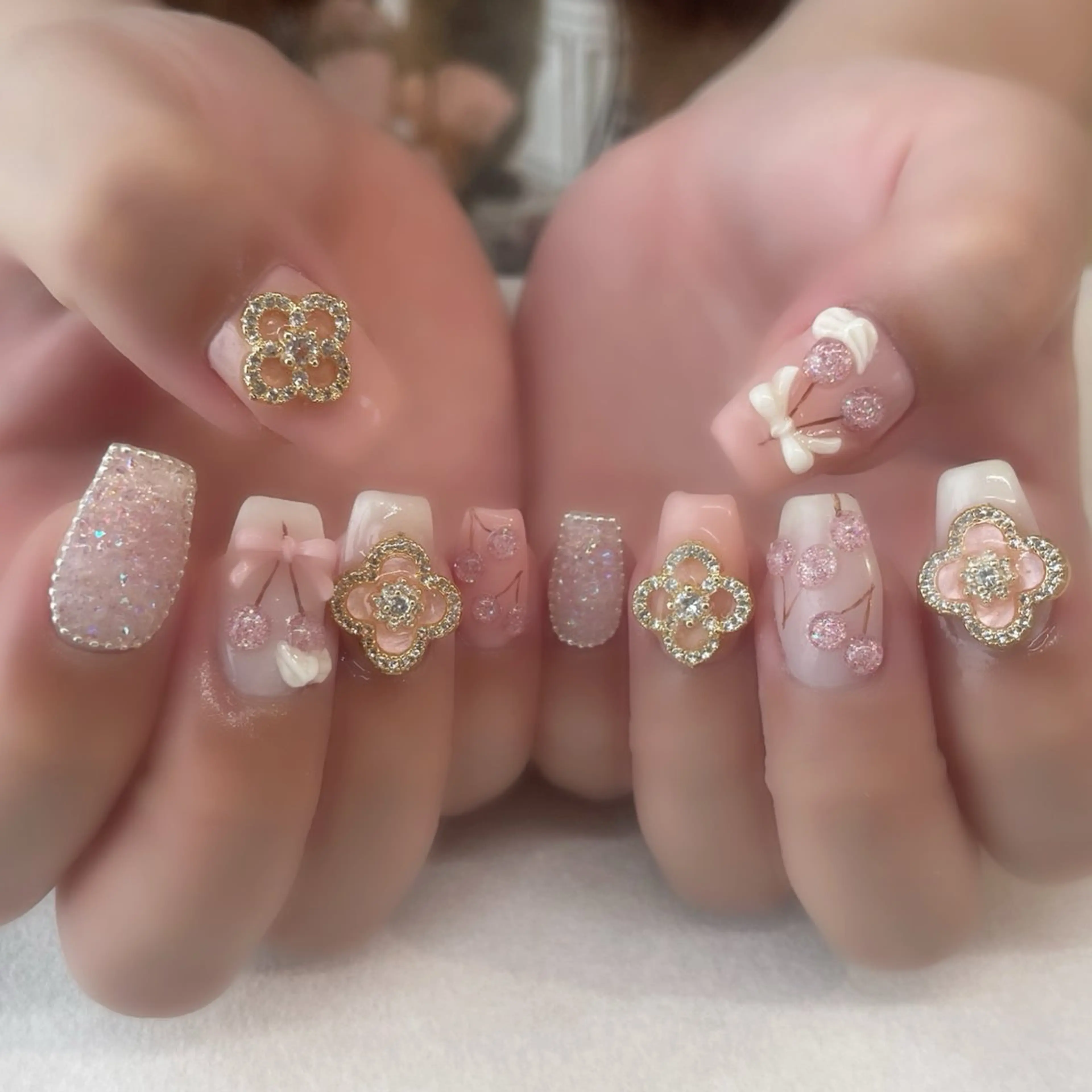 ネイル ハンドネイル 🌈🐰 saki. m 🐰🌈のネイルデザイン