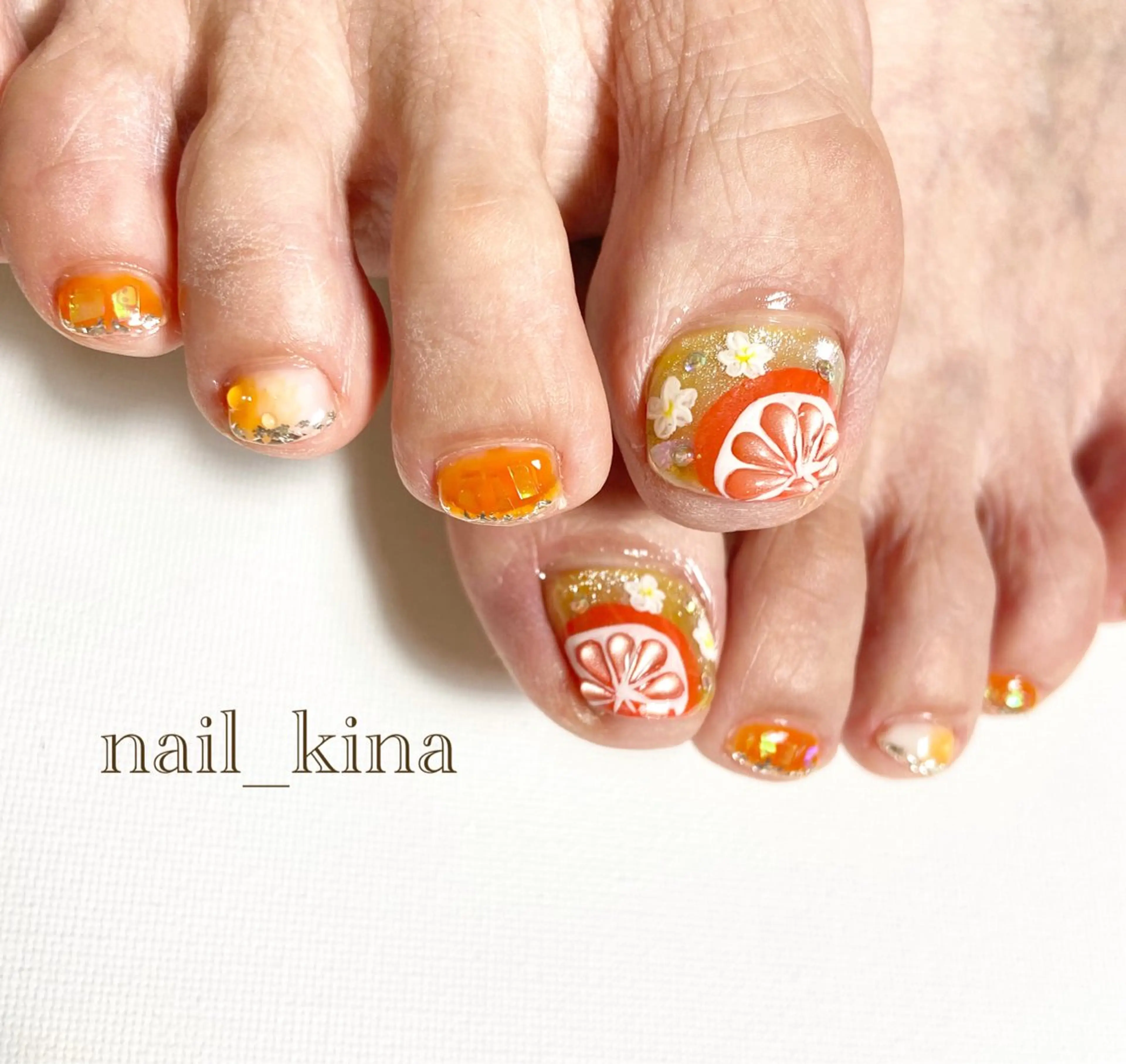 ネイル フットネイル 持ち込み オレンジ 夏ネイル フットネイル nail_ kinaのネイルデザイン