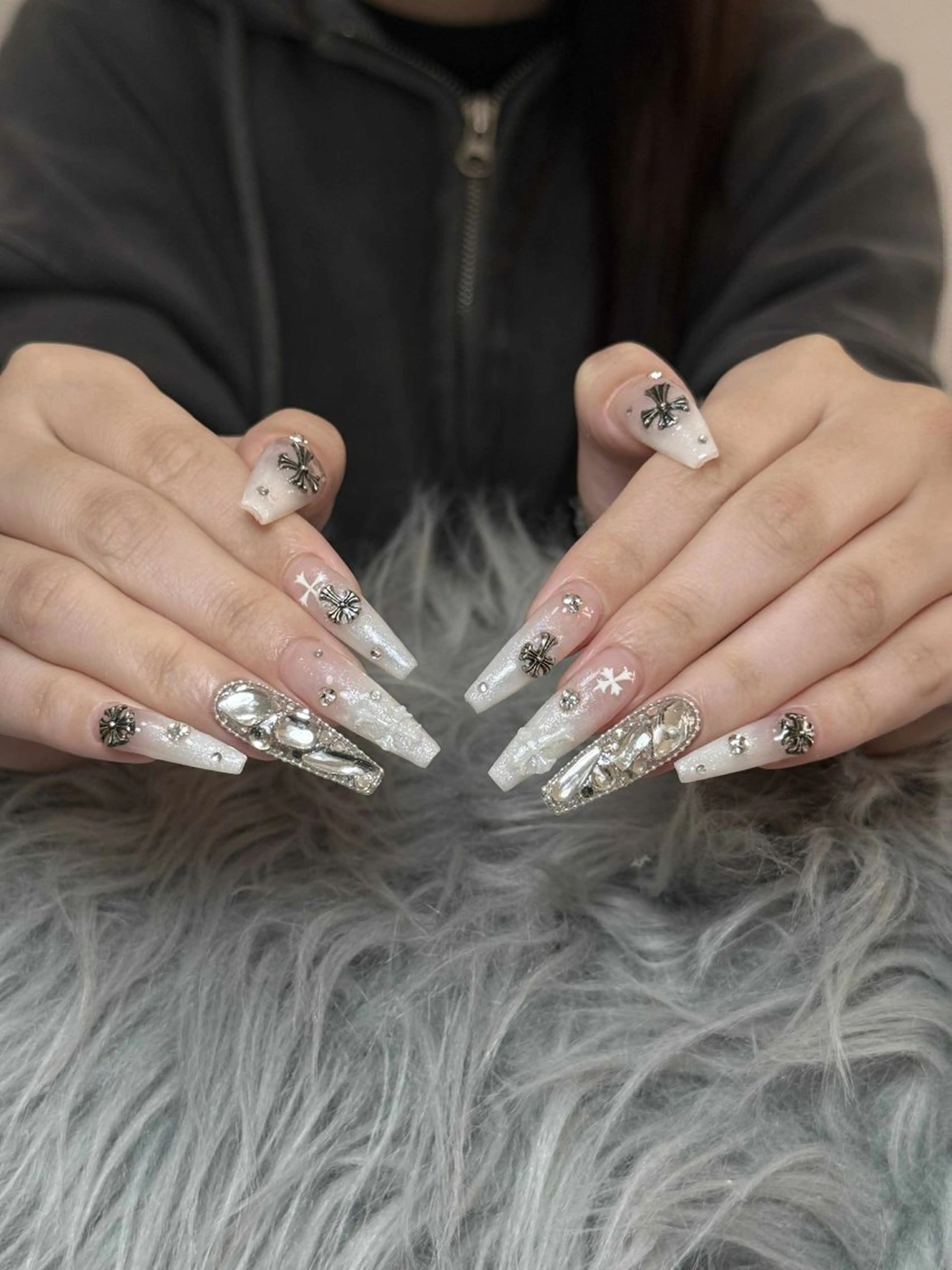 ネイル ボルドー ブラウン チークネイル ドット フットネイル ハンドネイル Julli NailStudioのネイルデザイン