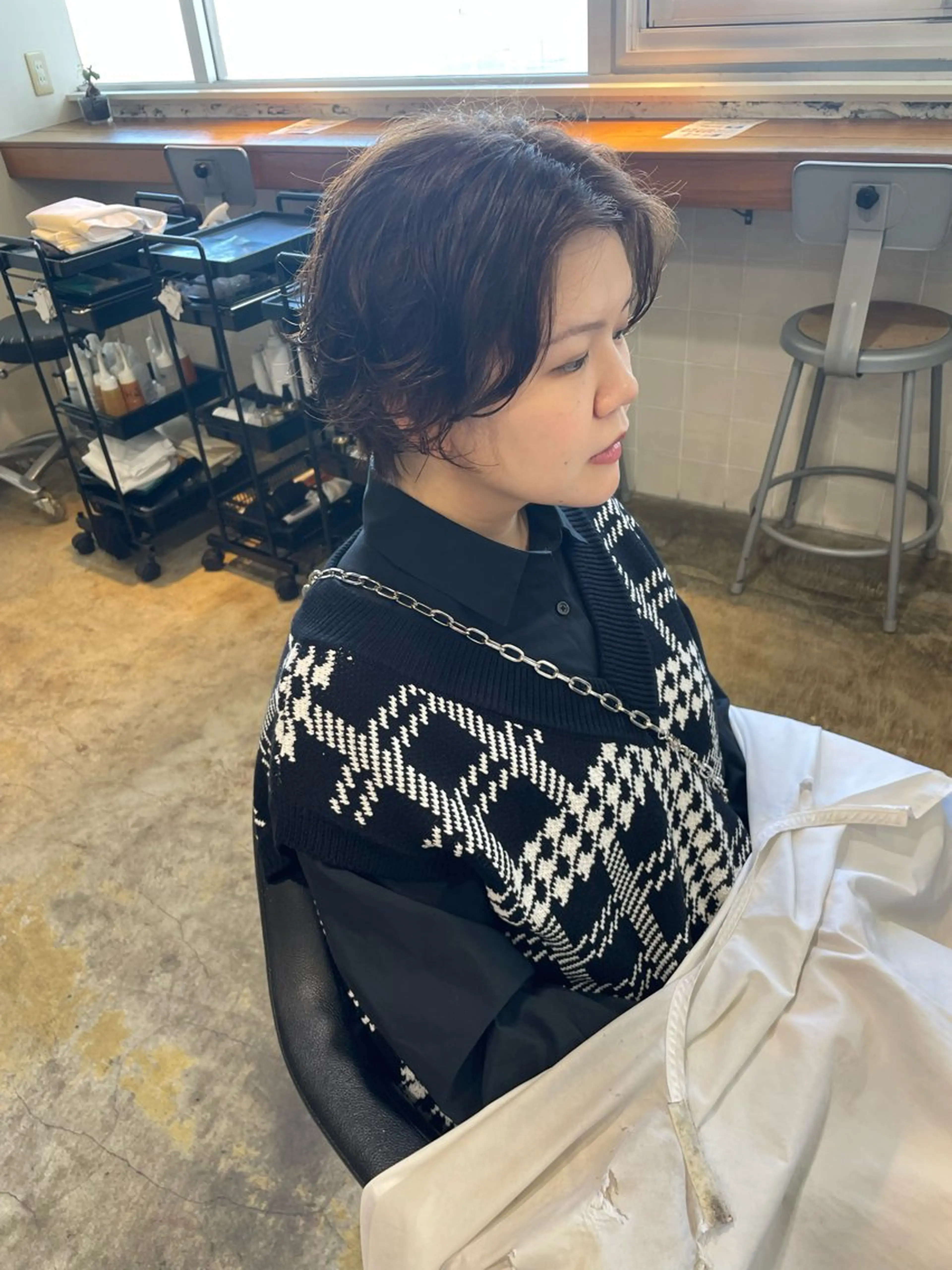 ショート カラー パーマ ショートボブ ブラウンカラー ボブ ショートヘア カット ヘアカラー パーマ トリートメント MIOベージュカラー 柔らかいカラーのヘアスタイル