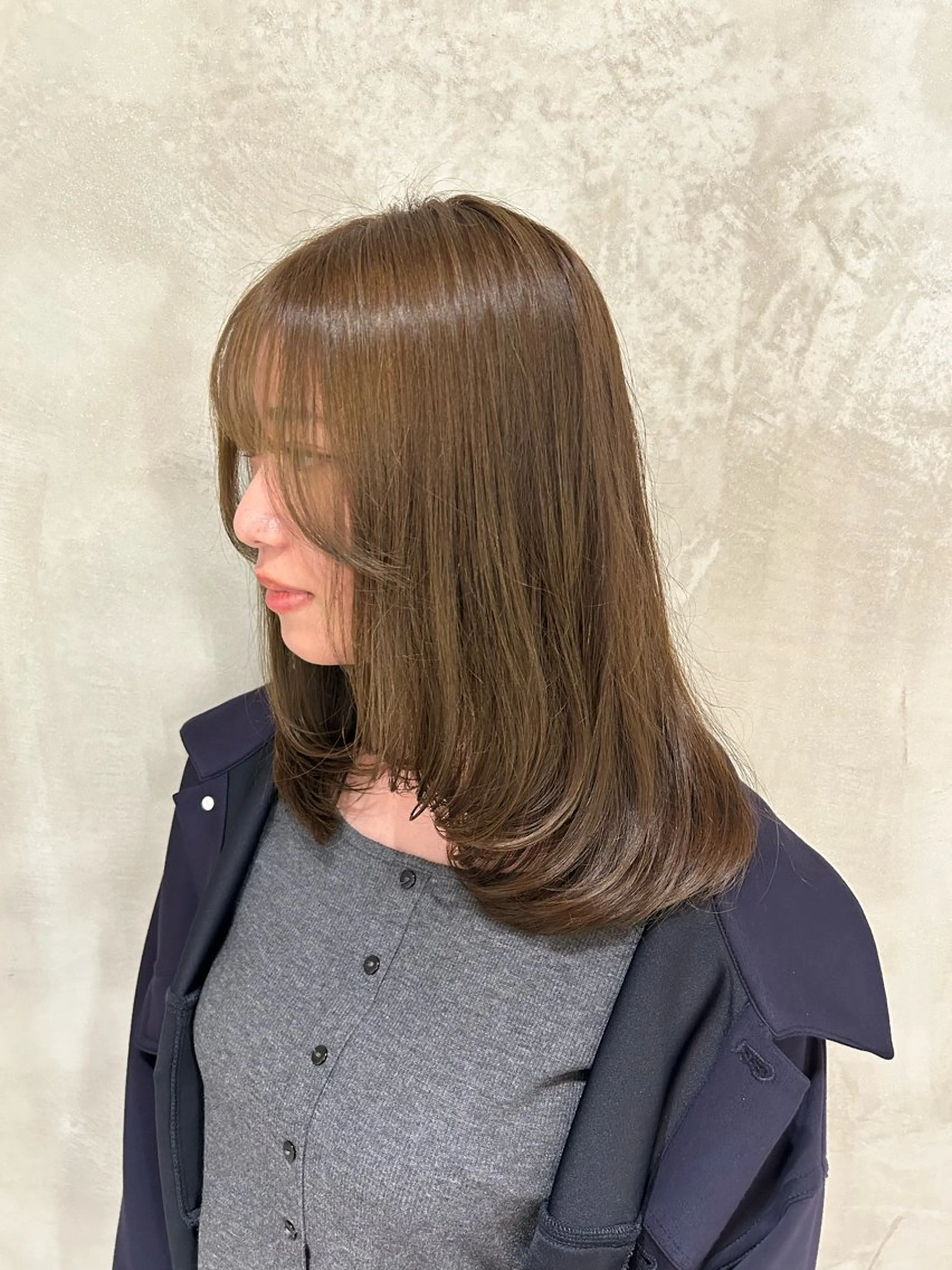 ミディアム 縮毛矯正 透明感カラー &ハイトーンカラーのヘアスタイル