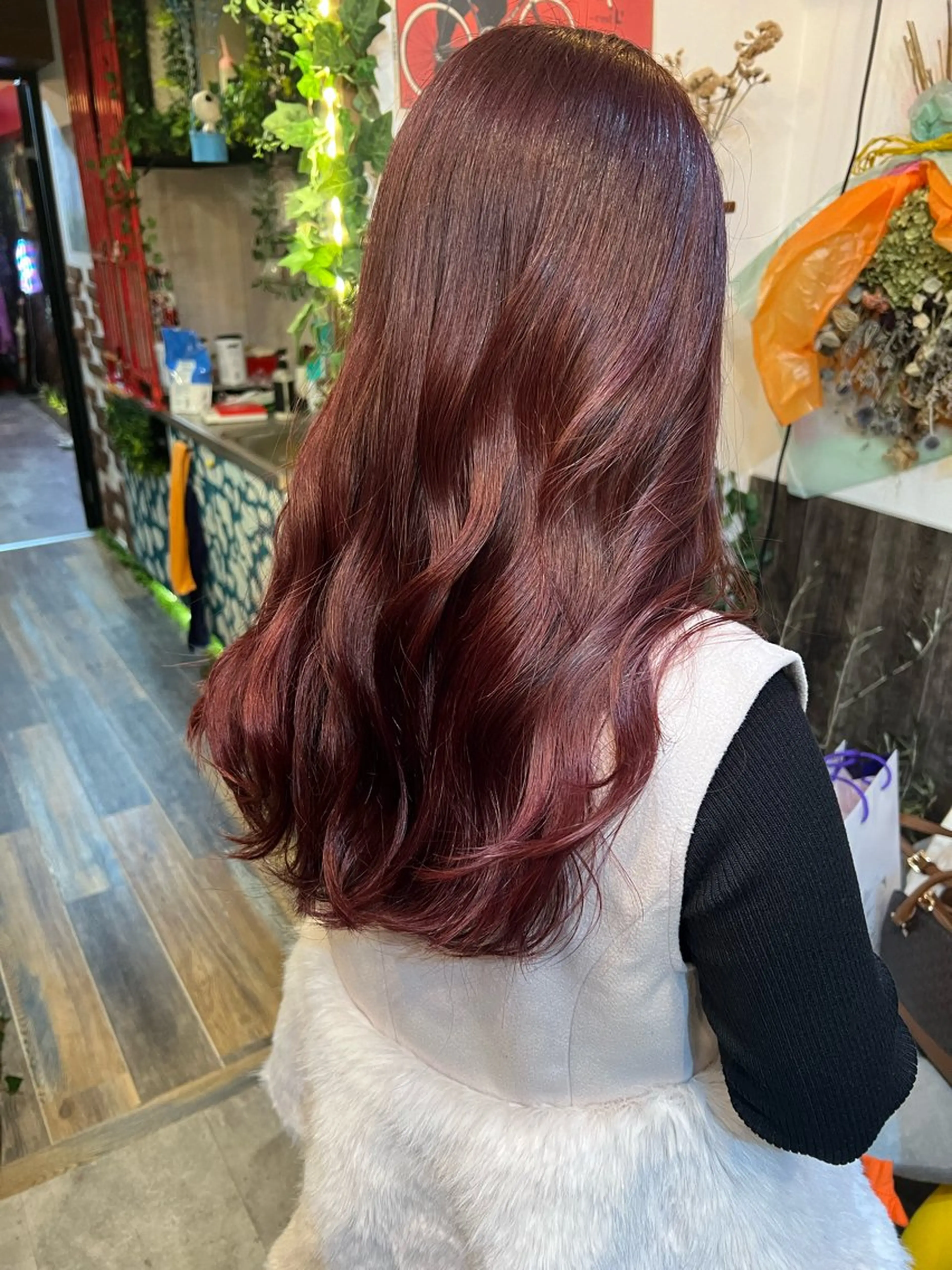 ロング カラー ブリーチ カシス ブリーチなしカラー ピンクカラー カット ヘアカラー トリートメント カラーパティシエ facce🌼ikoのヘアスタイル